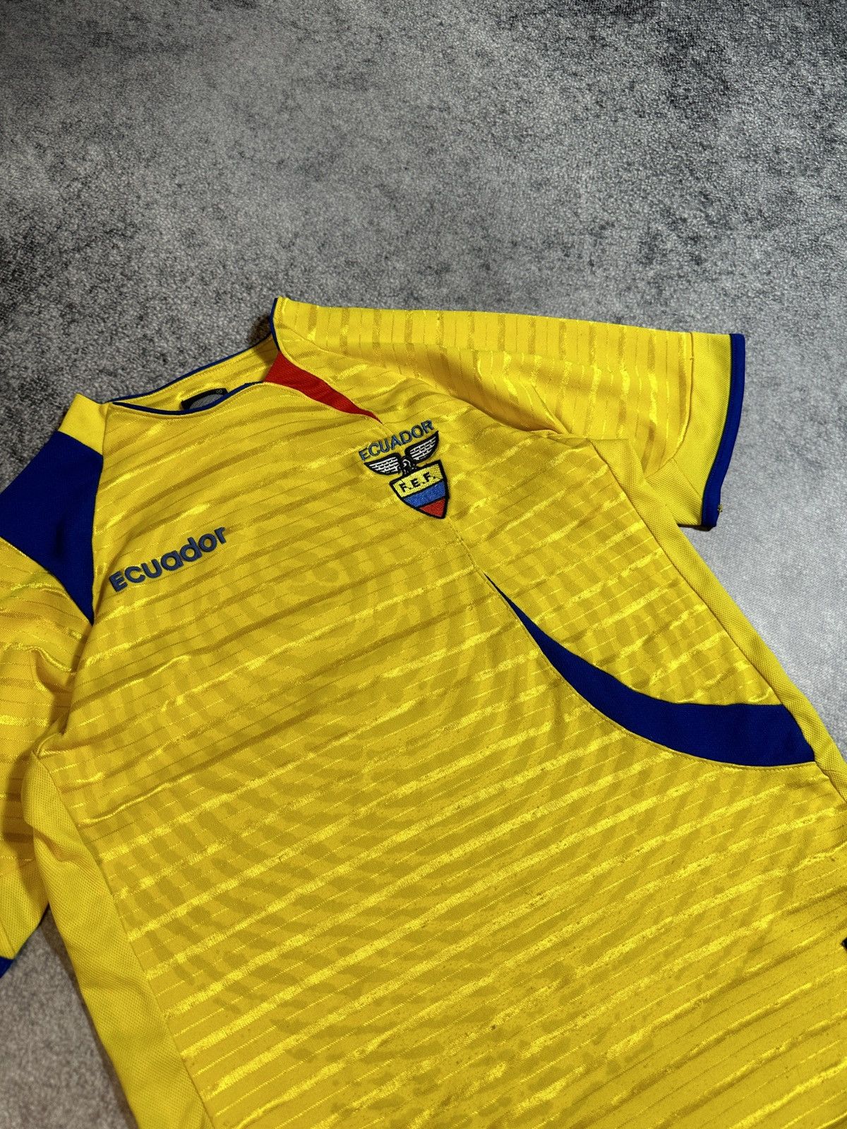Vintage Vintage Retro Ecuador Jersey Blokecore Rare Style Casual XS Size US XS / EU 42 / 0 - 2 Thumbnail