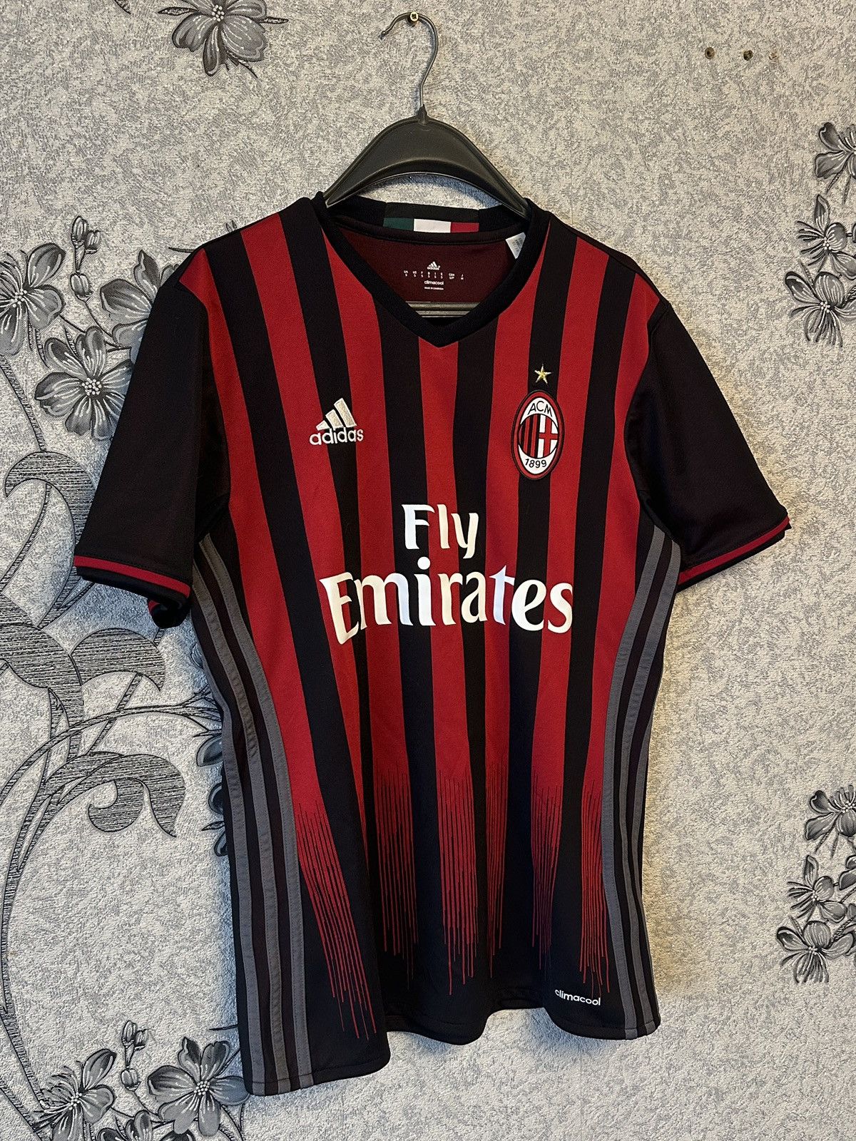 Adidas AC MILAN 2016/2017 HOME JERSEY FOOTBALL SOCCER SHIRT ADIDAS Size US S / EU 44-46 / 1 - 2 Thumbnail