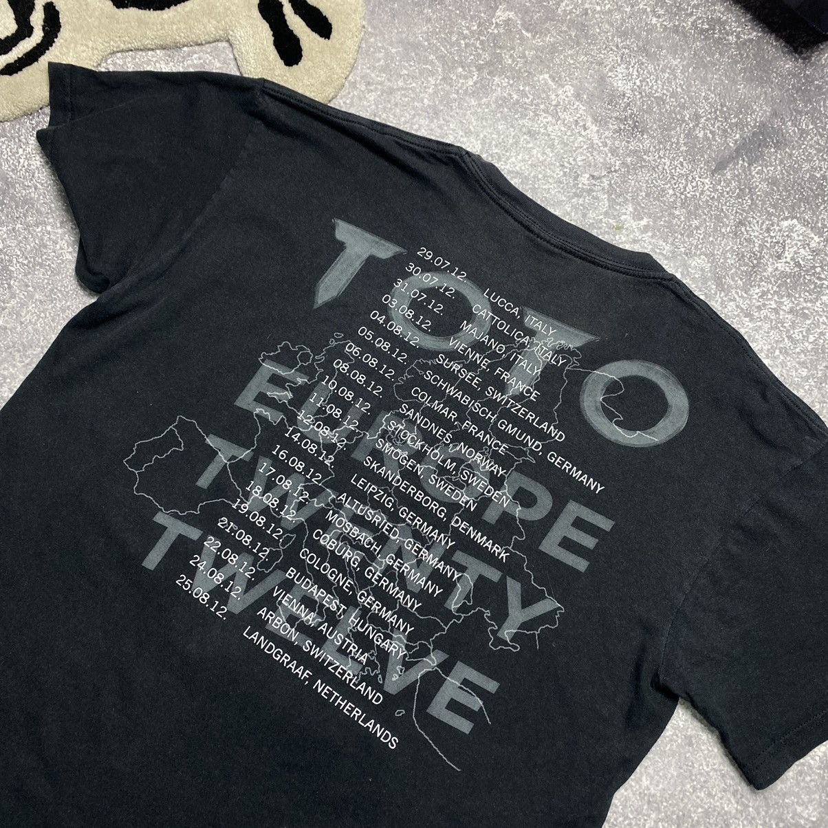 Band Tees Vintage Toto 2012 Europe Tour rock band tee Size US L / EU 52-54 / 3 - 11 Thumbnail