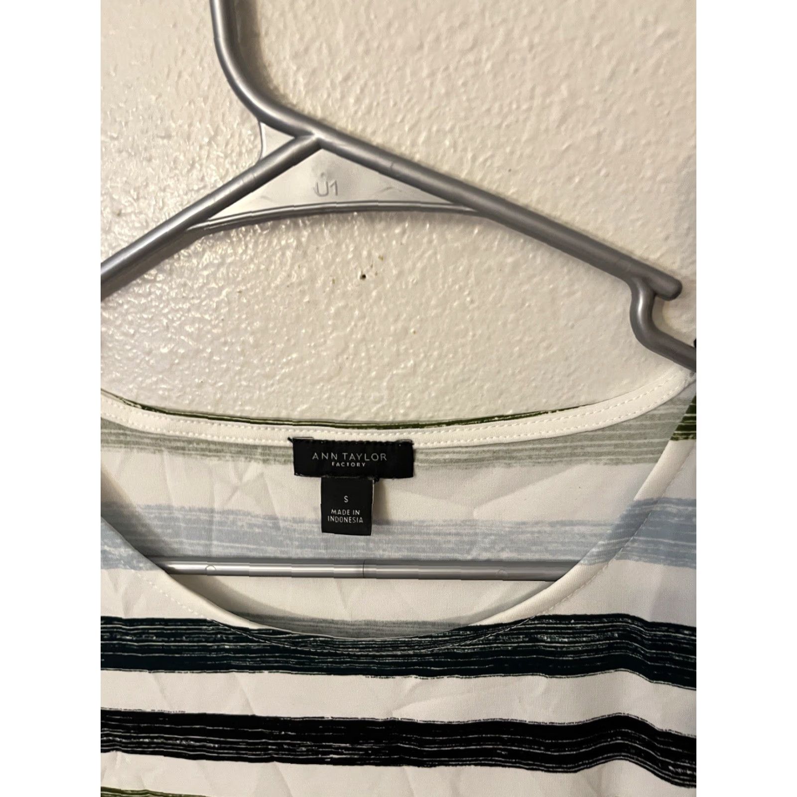 Ann Taylor Ann Taylor Women's Blouse Sleeveless Striped Round Neck Multicolor Polyester Rayon Classic Casual Sz S EUC Size S / US 4 / IT 40 - 2 Thumbnail