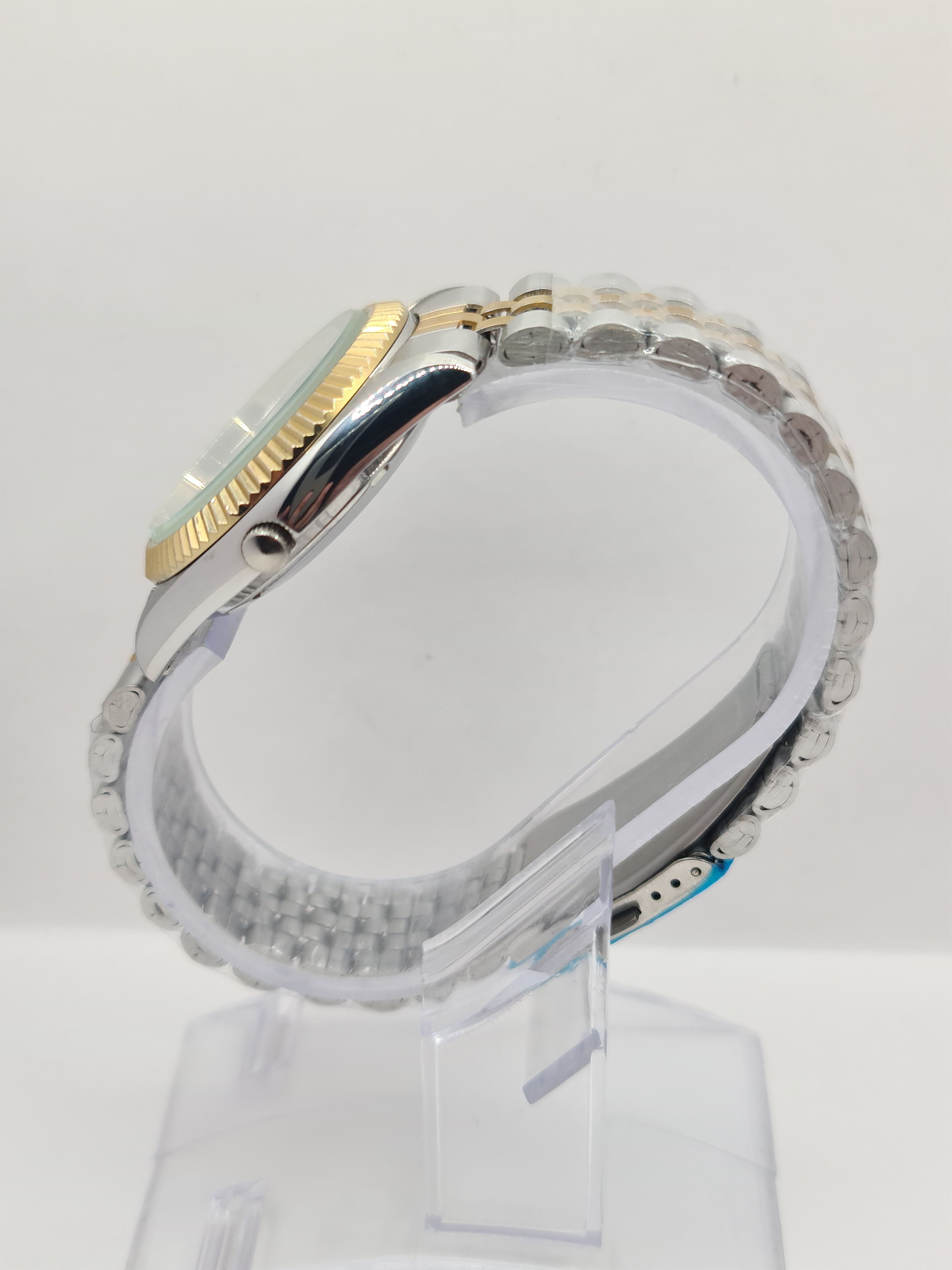 Japanese Brand Seiko DX Automatic Fluted Bazel Day/Date Japan Size 36 - 4 Thumbnail