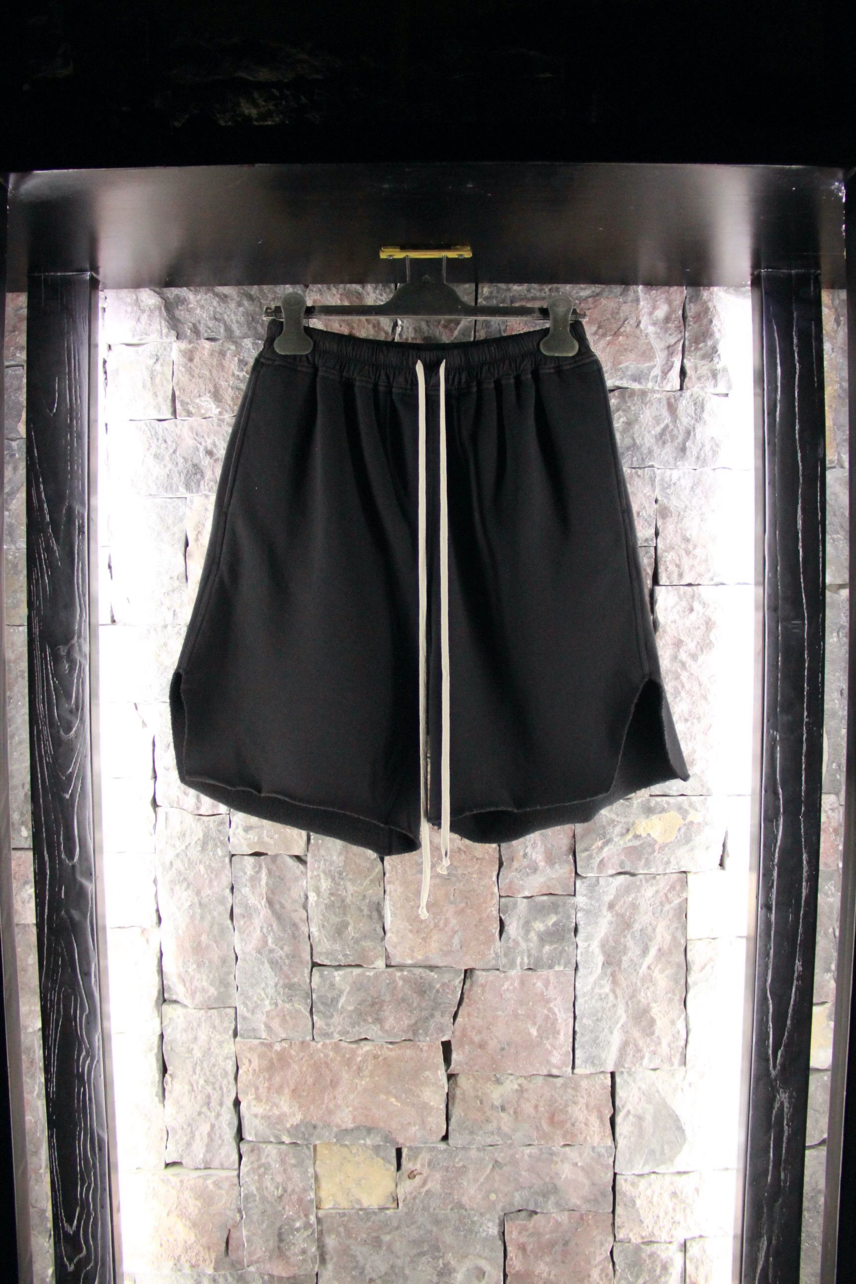 Rick Owens Rick Owens Black Shorts Men 32 Size US 32 / EU 48 - 1 Thumbnail