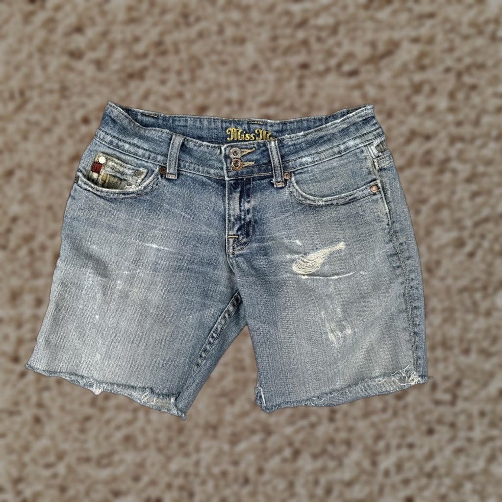 VINTAGE is not applicable. Miss Me Bermuda Shorts Womens 27 Denim Blue Windsor Distressed 5-Pocket Comfort Zip Fly Button Low Rise 7.5in Inseam Womens