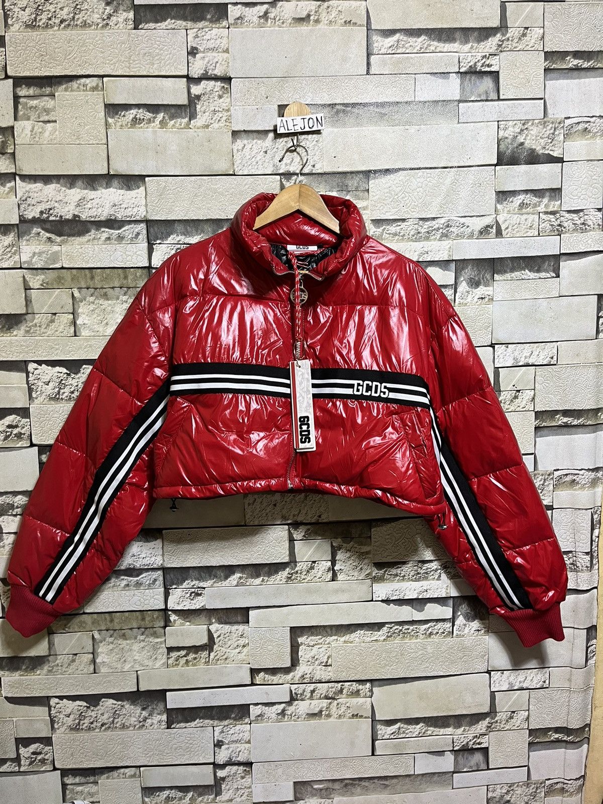 Image of Gcds Wear Super Shorty Puffer Jacket in Red, Women's (Size Small)