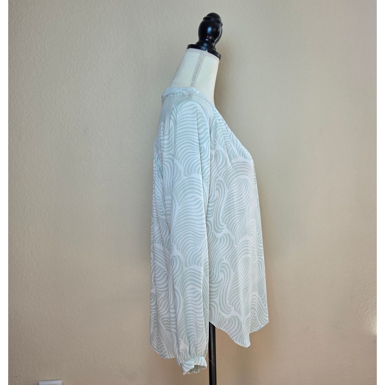Ann Taylor Ann Taylor Swirl Blouse Small Size S / US 4 / IT 40 - 3 Thumbnail