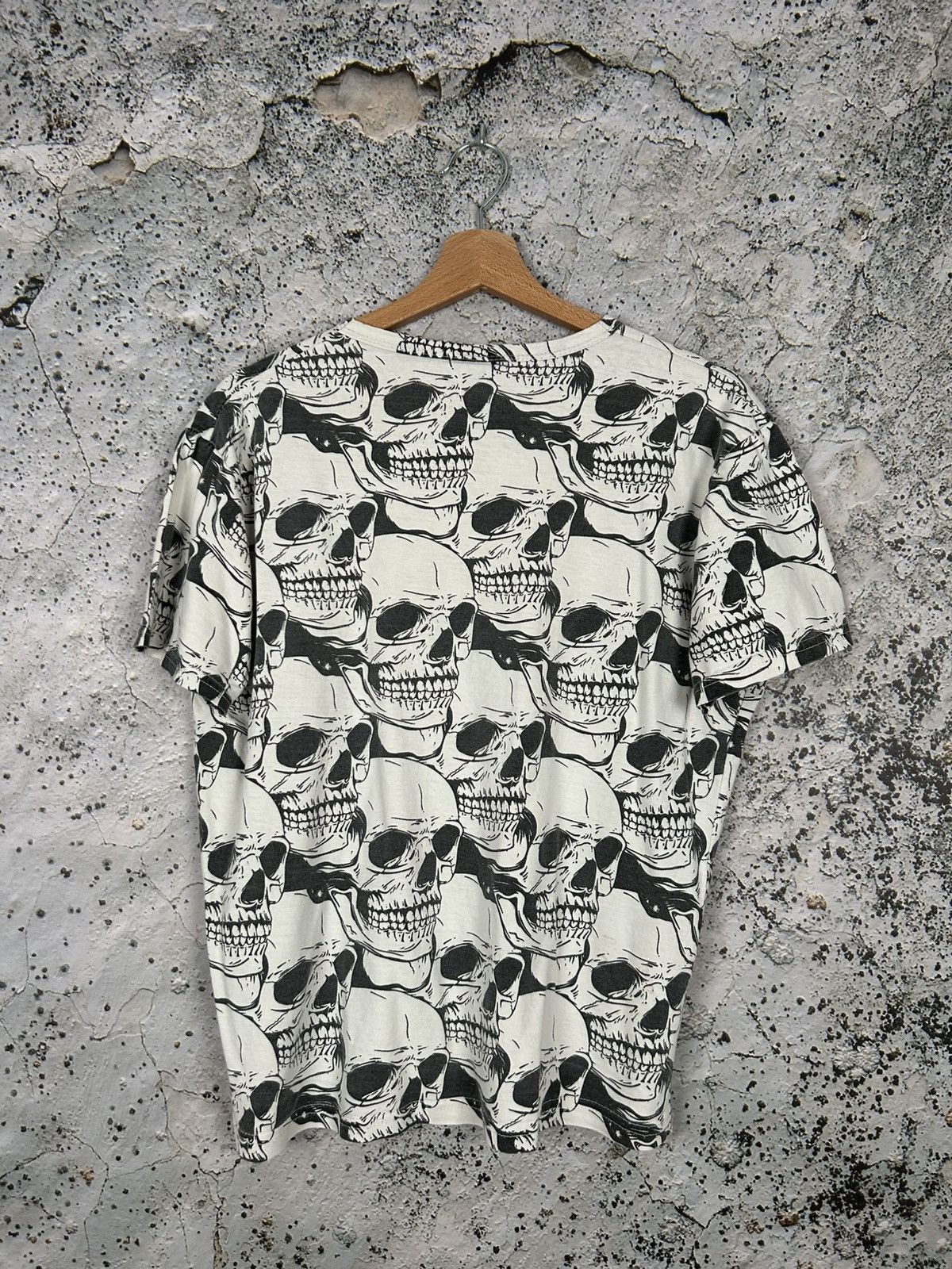 Band Tees Vintage Skulls Horror Graphic Tee Rock Punk Grunge Skate Size US L / EU 52-54 / 3 - 4 Thumbnail