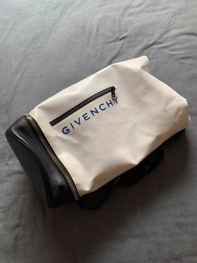 Givenchy Givenchy Dual-Use Bucket Bag Size ONE SIZE - 1 Thumbnail