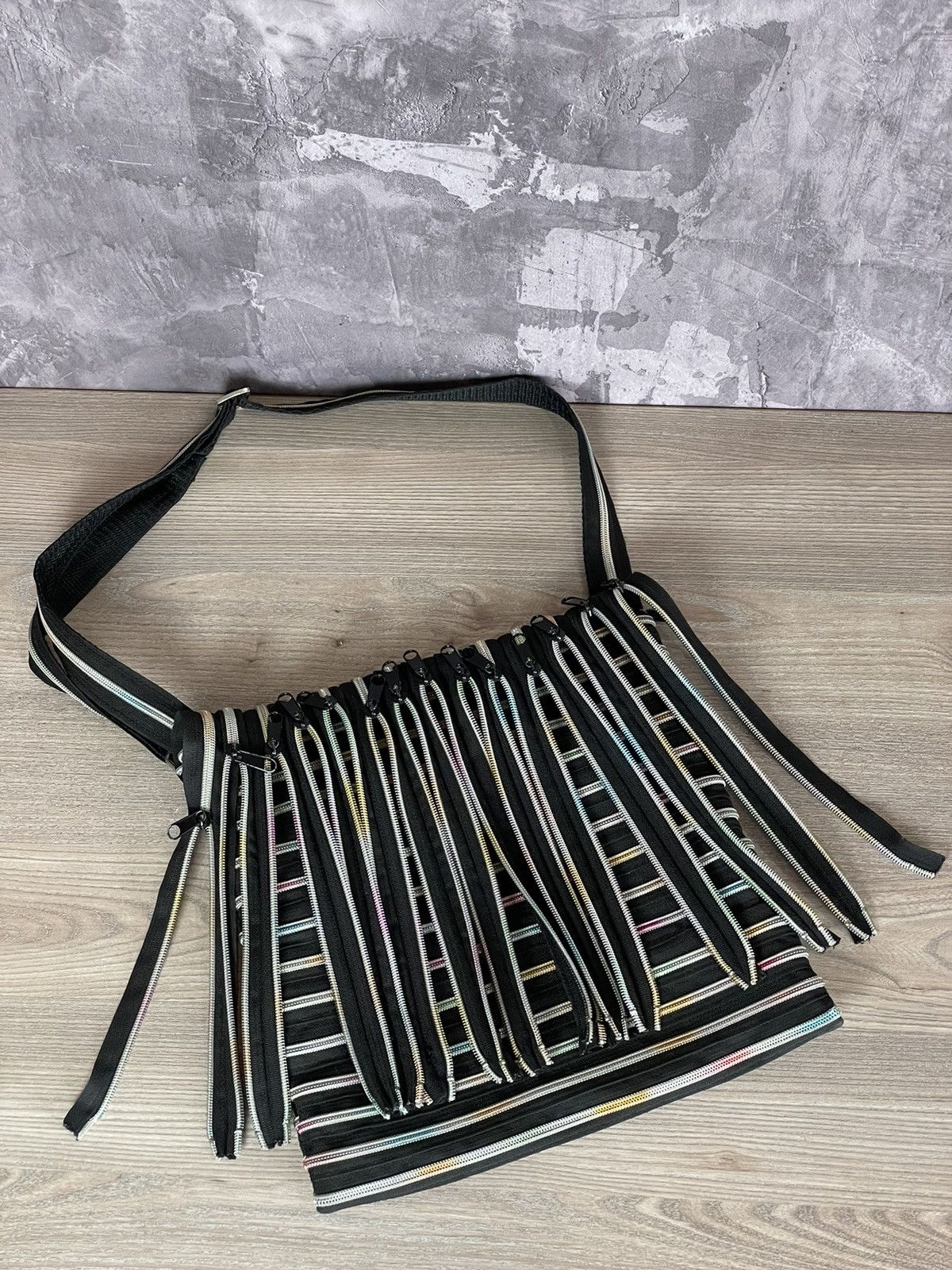 Japanese Brand Vintage Zipper Shoulder Bag Avant Garde 90s Streetwear Size ONE SIZE - 1 Thumbnail