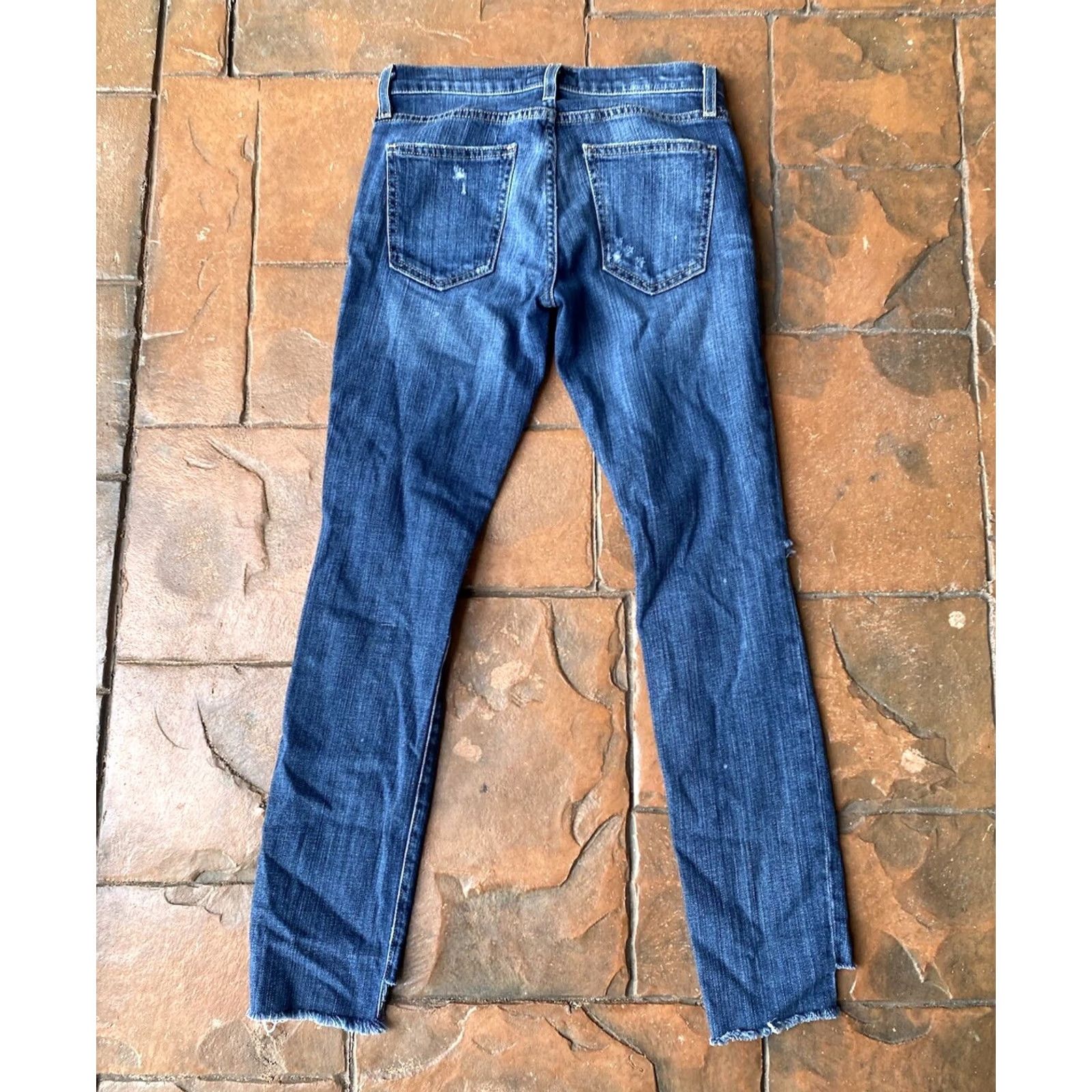 Vintage Current/Elliott Skinny Jeans Womens 24 Blue Distressed Low Rise 5-Pocket Denim Slim 28 Inseam Medium Wash Size 42" / US 20 - 3 Thumbnail