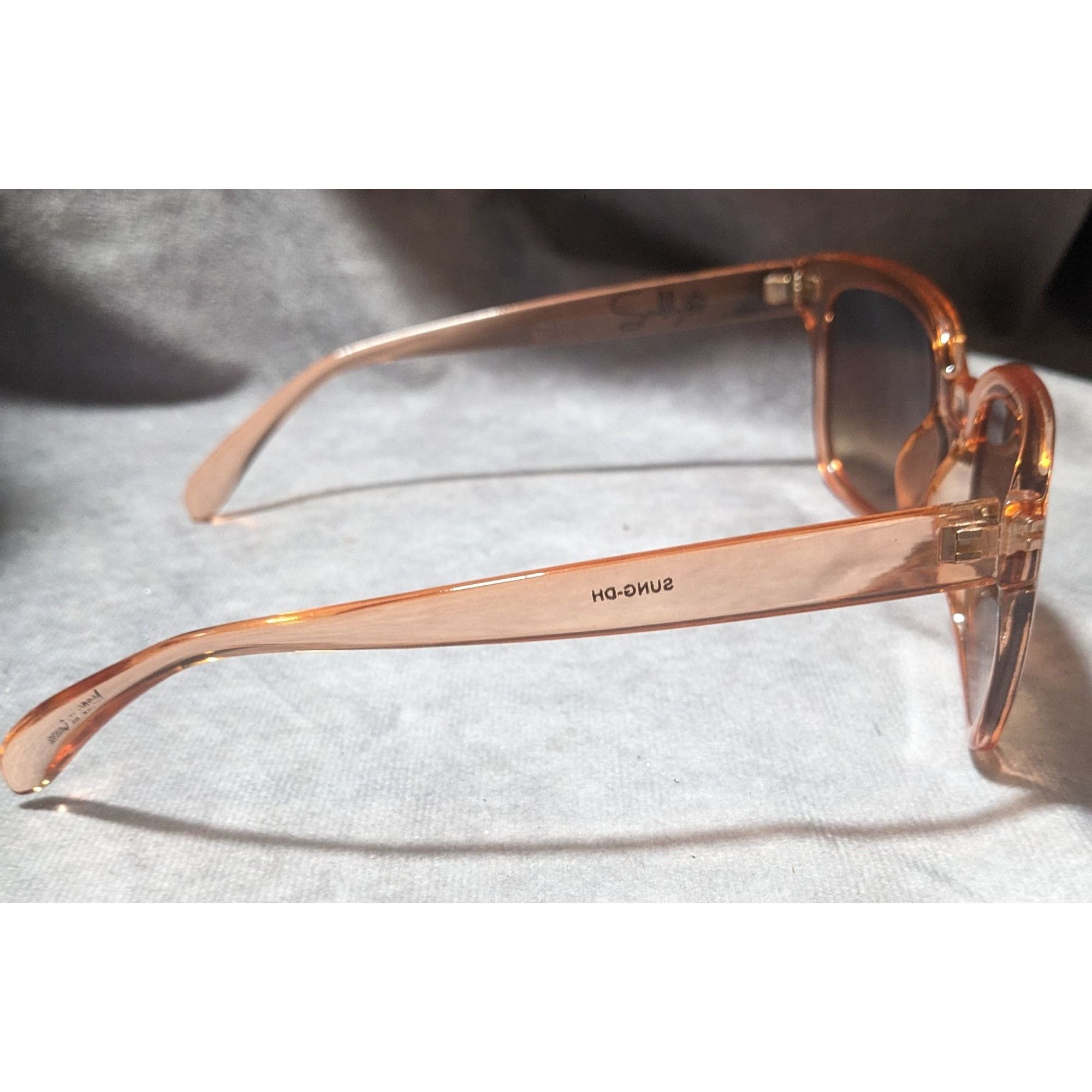 Other Chunky Retro Translucent Peach Sunglasses Size ONE SIZE - 2 Thumbnail