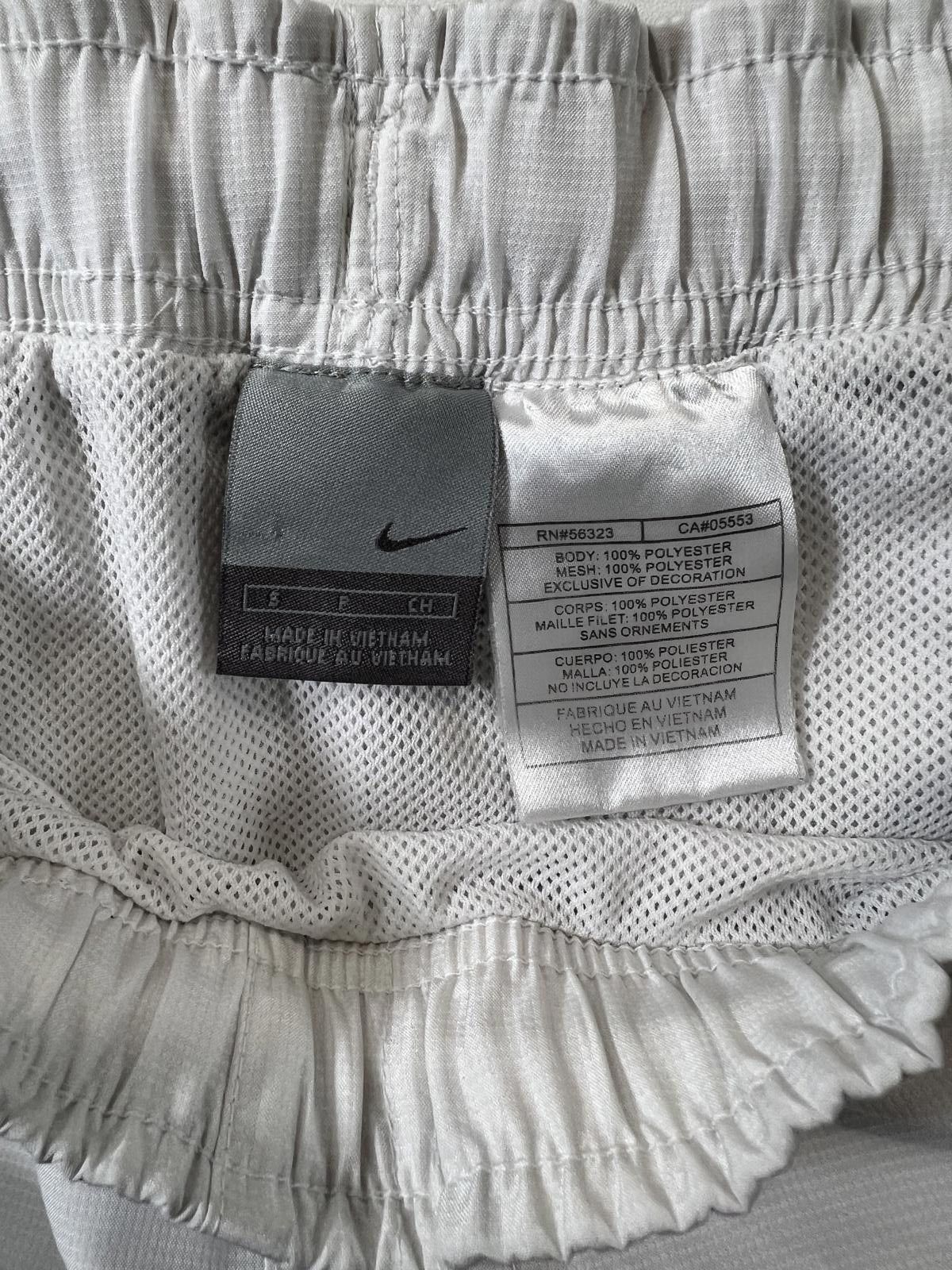 Nike Vintage Nike Men's White and Blue Athletic Shorts Size S Size US 30 / EU 46 - 3 Thumbnail