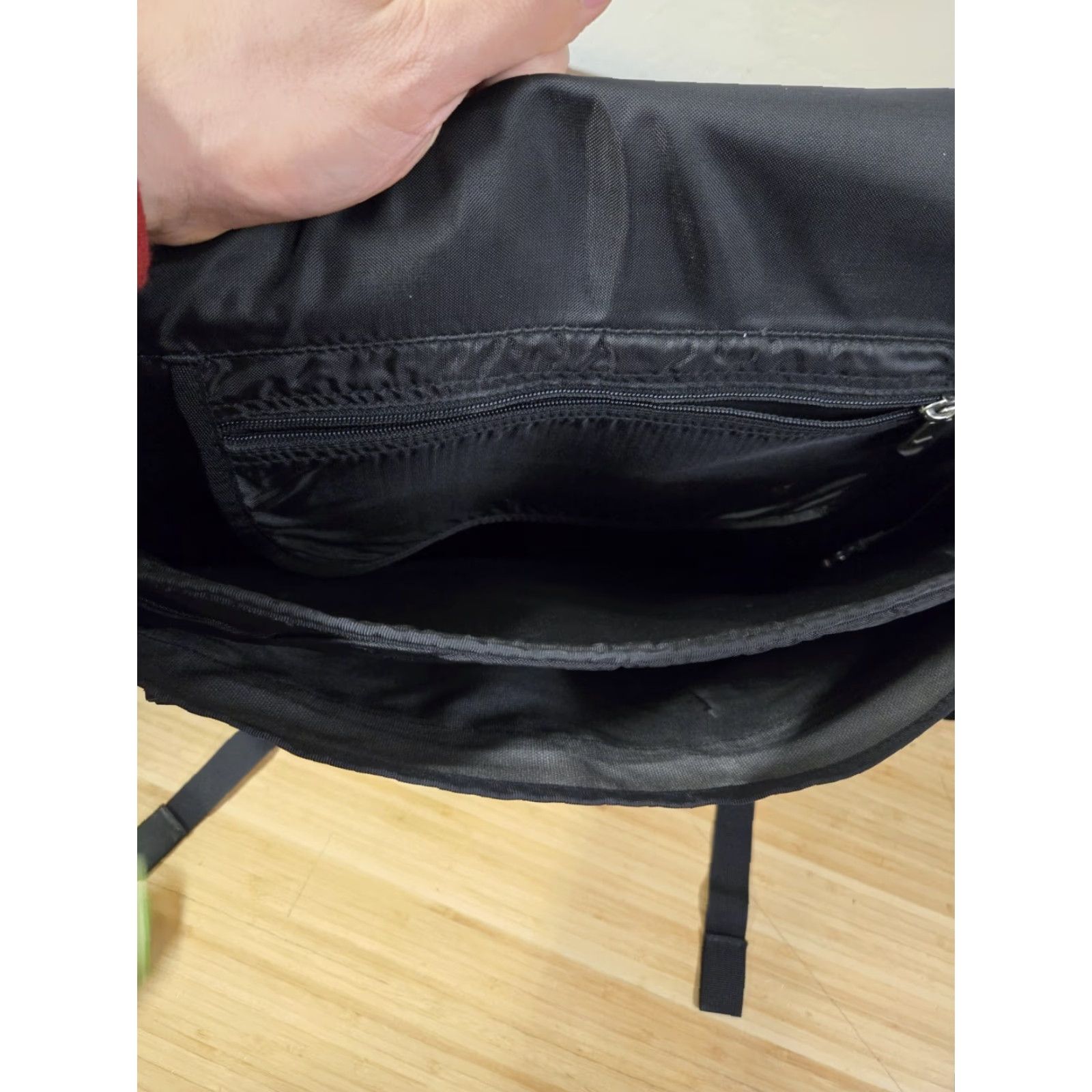 Nike VINTAGE Nike Crossbody Laptop Messenger Bag Black Backpack Y2K Size ONE SIZE - 4 Thumbnail