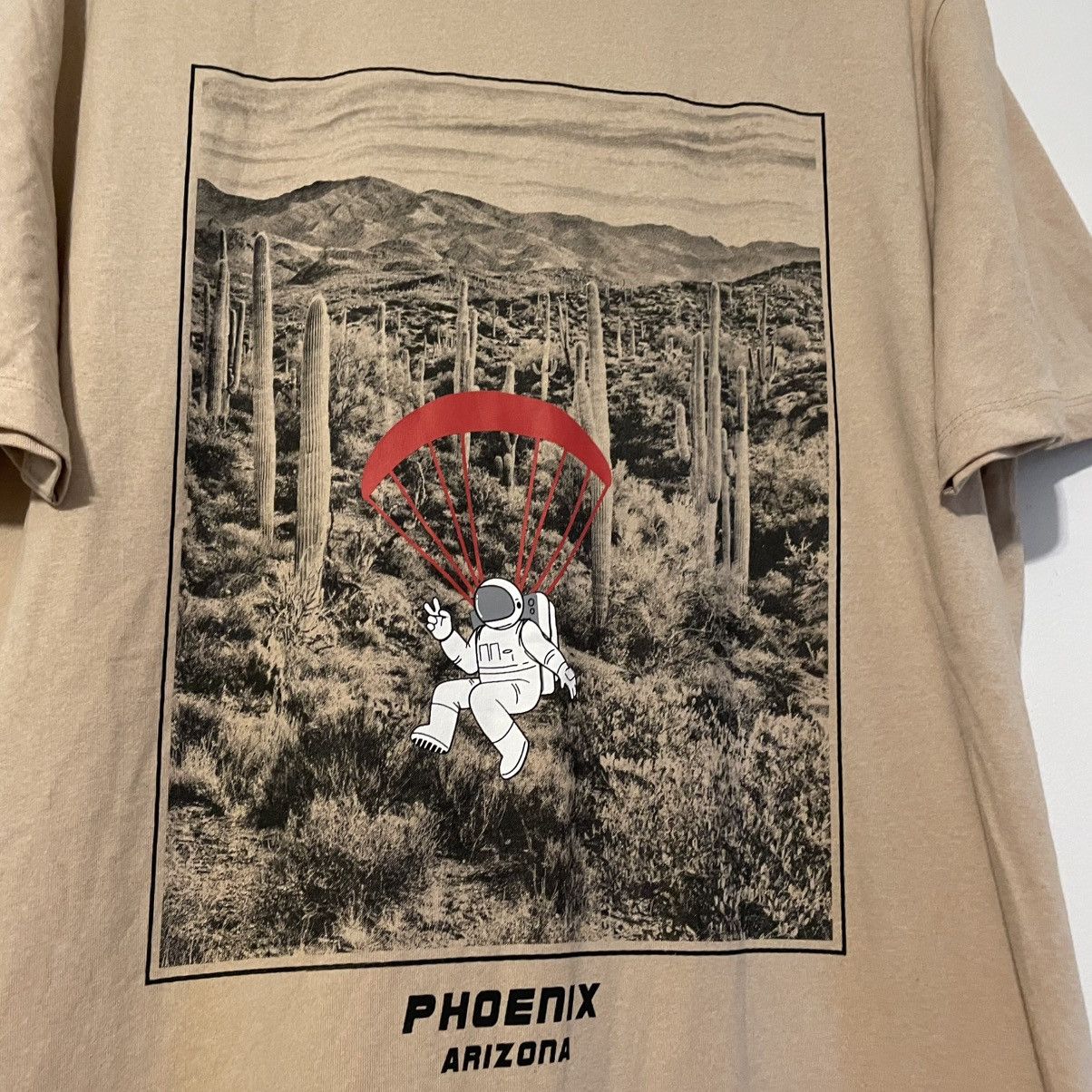 Other Phoenix Arizona Tan Graphic T-Shirt Desert Print Astronaut Size US L / EU 52-54 / 3 - 2 Thumbnail
