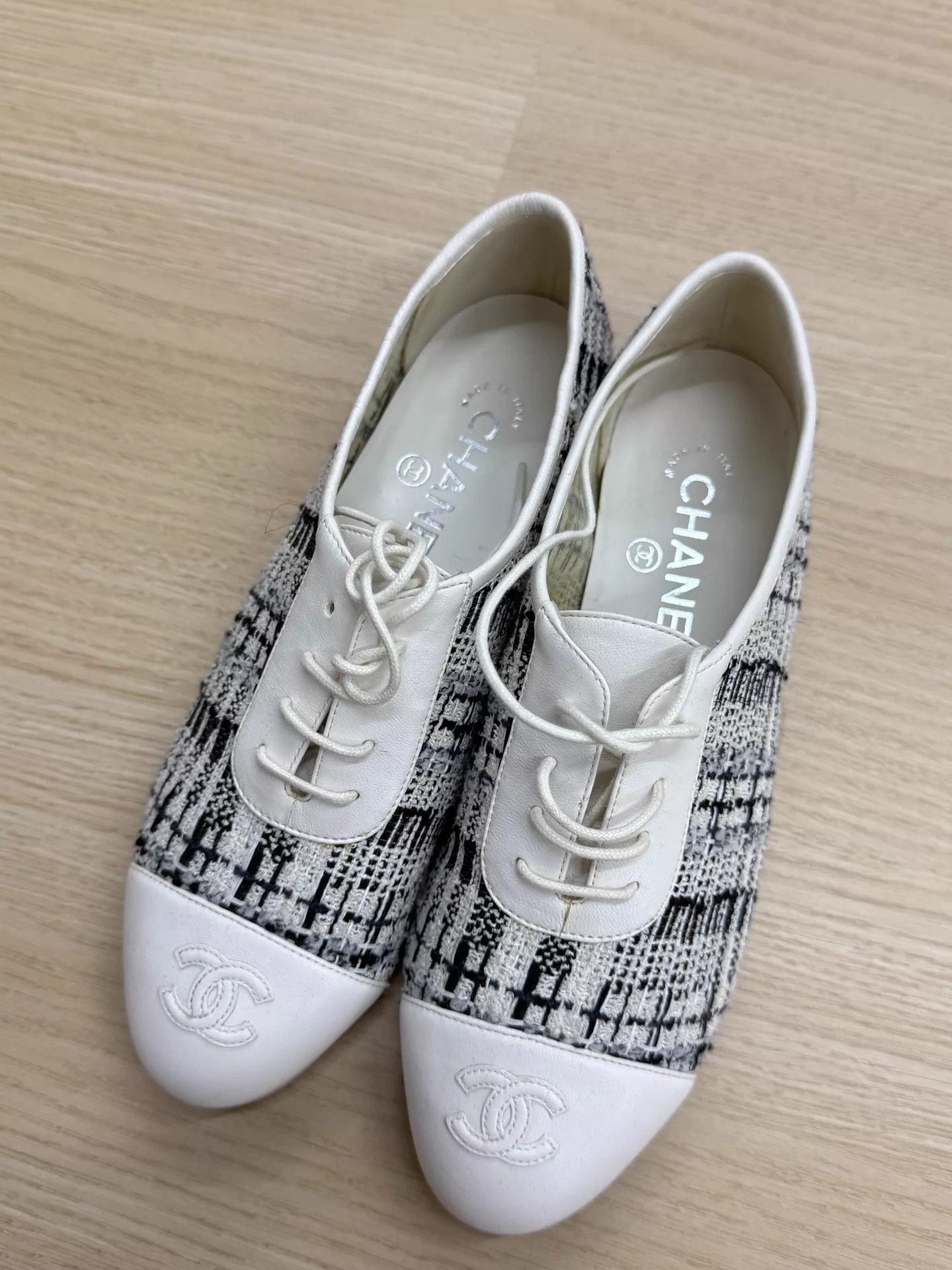 Chanel Chanel tweed lace-up pumps 36.5 (resoled) Size US 6 / IT 36 - 1 Thumbnail