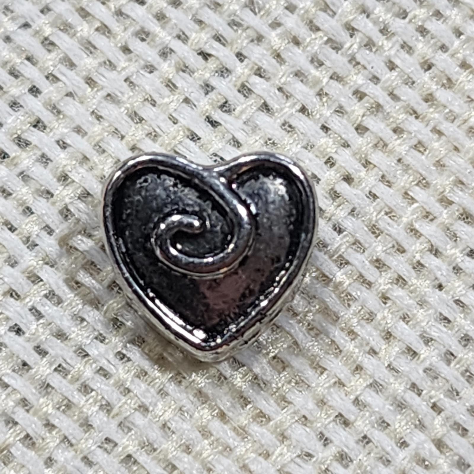 The Unbranded Brand Heart-Shaped Bead Charm Size ONE SIZE - 1 Thumbnail