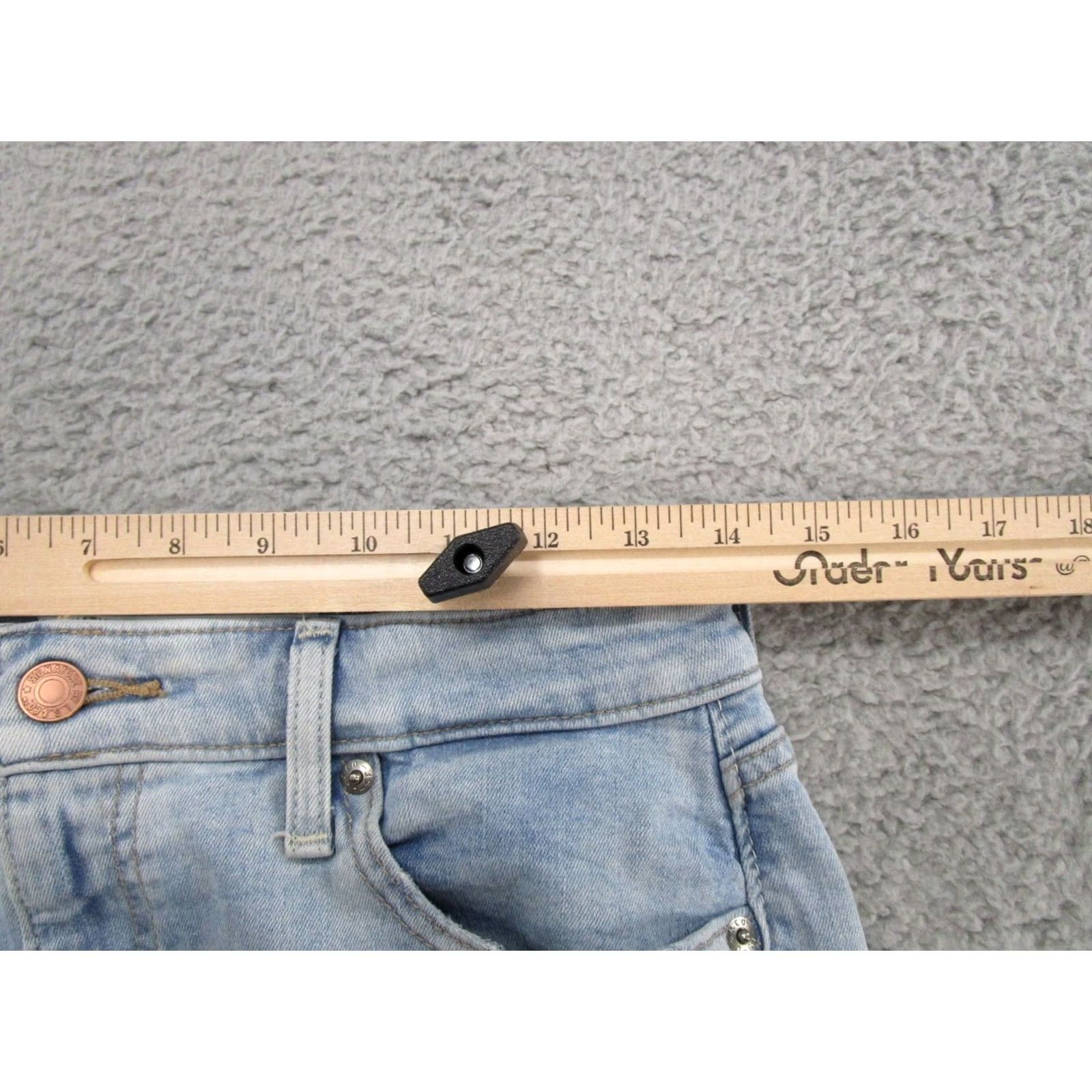 Levi's Levi's Signature High Rise Raw Hem Cut Off Women's Denim Shorts W28 Size 6 Blue Cotton Denim 90s Retro Pockets Button Zipper Size 28" / US 6 / IT 42 - 5 Thumbnail