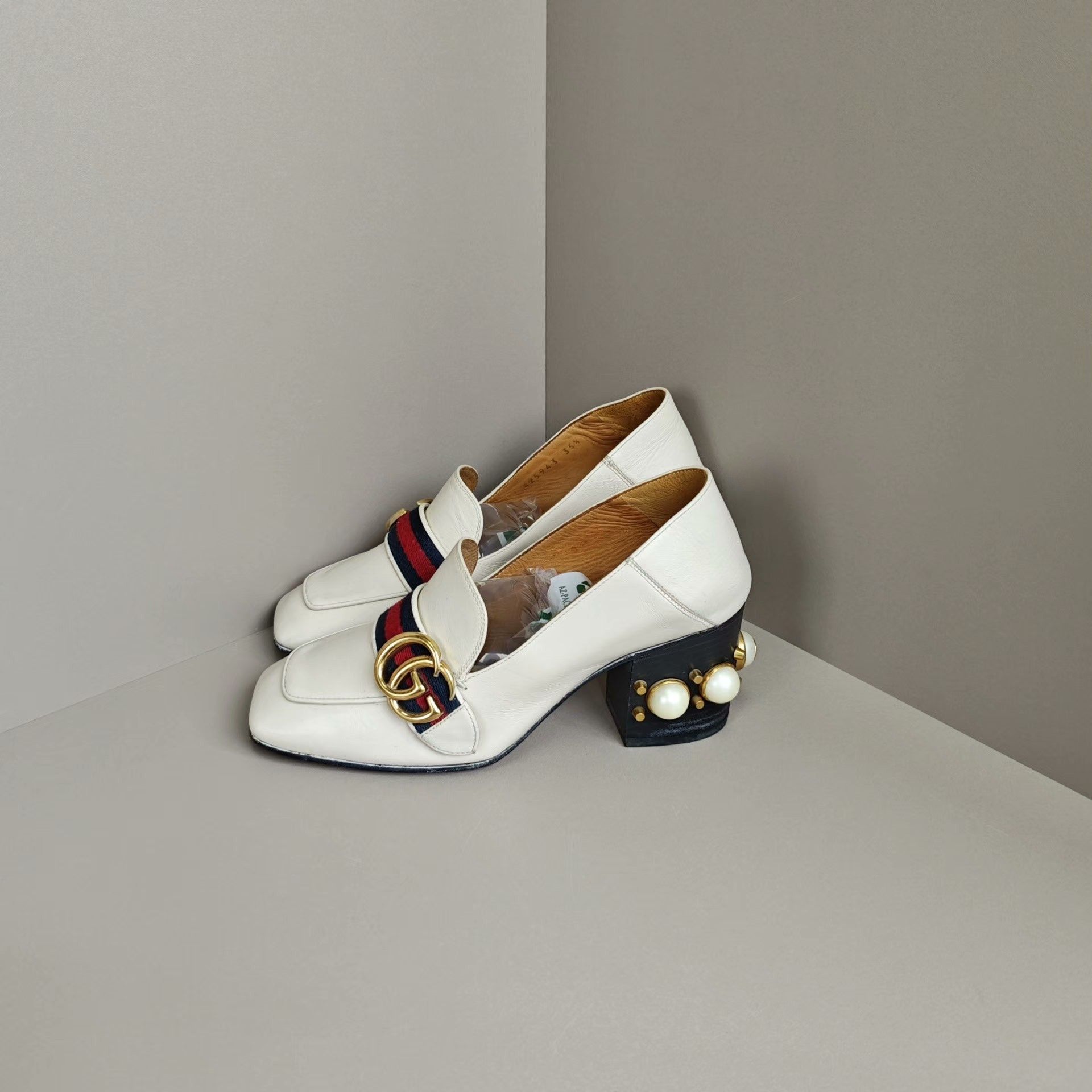 Gucci Gucci Lowtop Sneakers us_5 Women Size US 5 / IT 35 - 1 Thumbnail