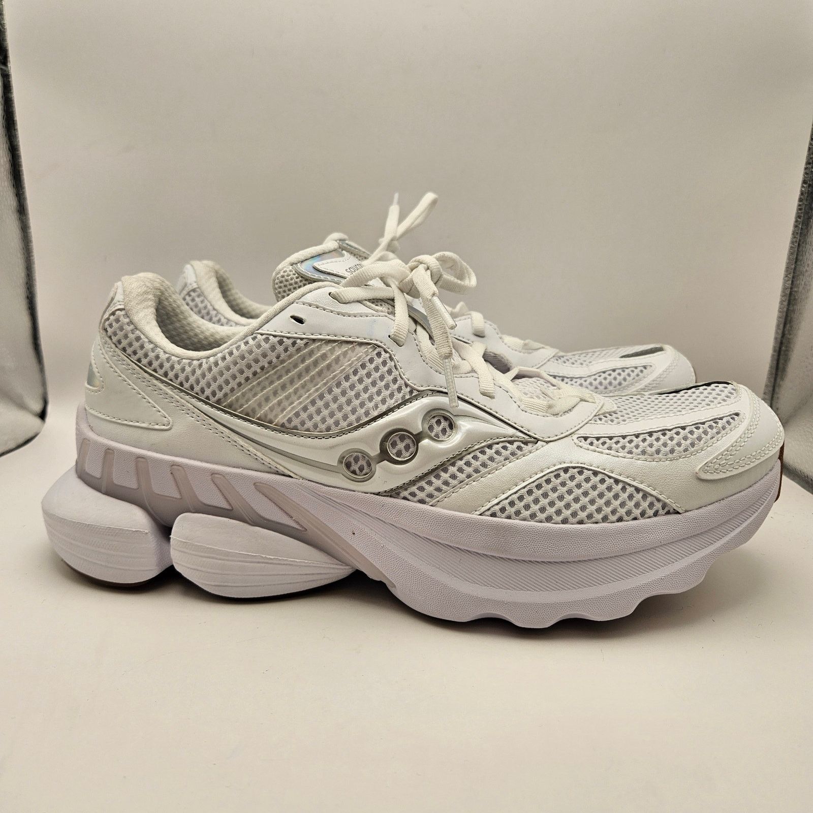Saucony SAUCONY MEN'S 10.5 GRID NXT WHITE RUNNING SNKR S70797-4 NWOB Size US 10.5 / EU 43-44 - 4 Thumbnail