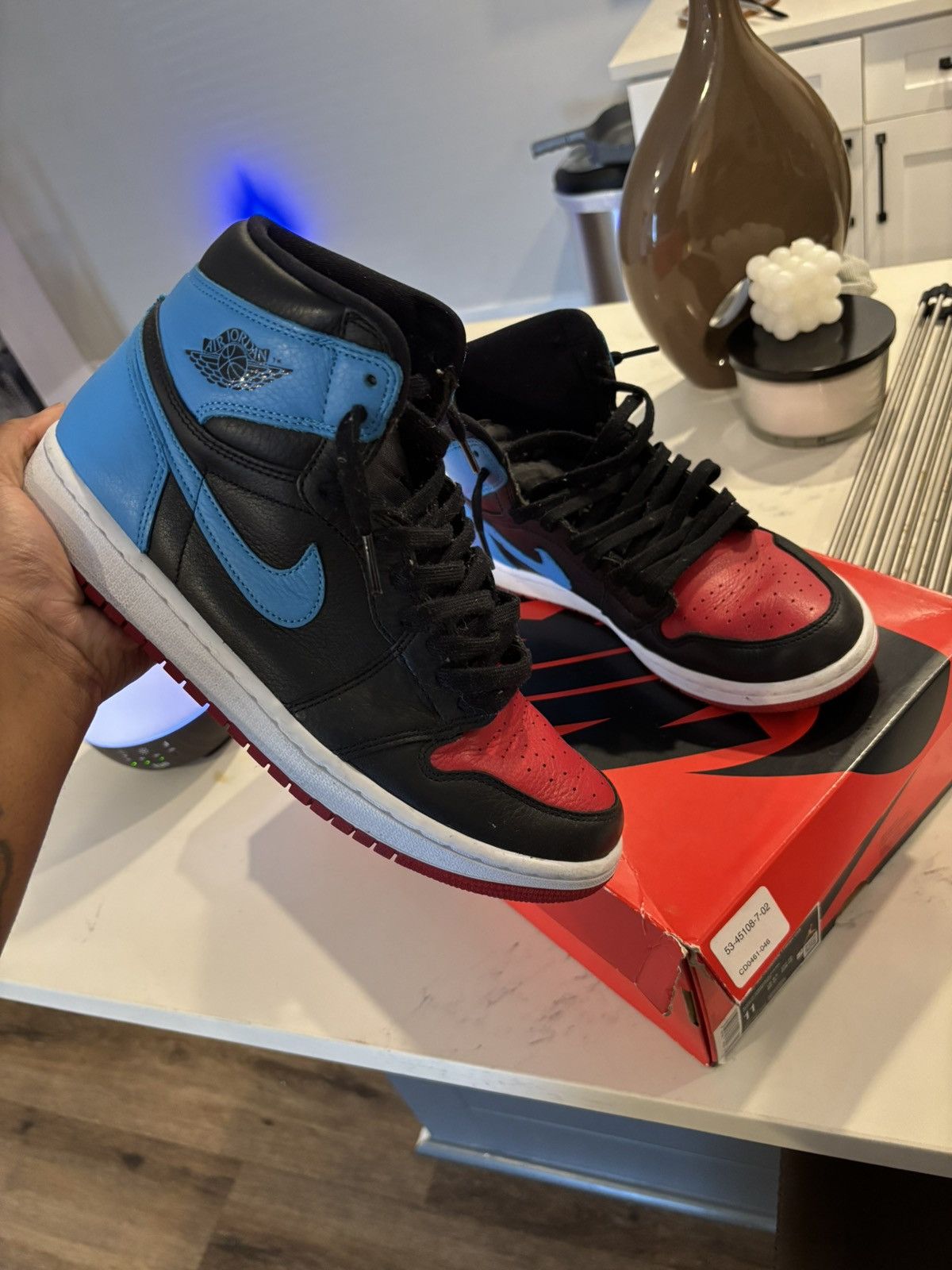 Jordan Brand × Nike Jordan 1 Retro High OG “UNC To CHI” Size US 11 / IT 41 - 5 Thumbnail