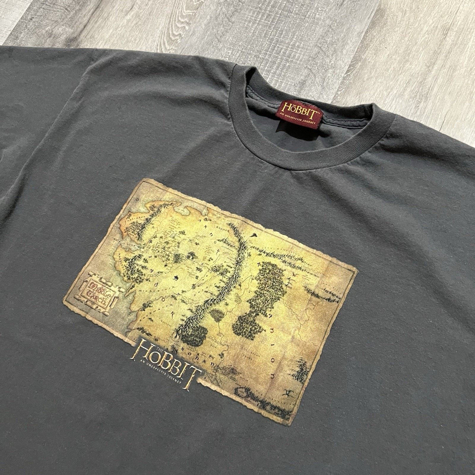 Delta The Hobbit An Unexpected Journey Grey Promo Movie T Shirt Size US XXL / EU 58 / 5 - 3 Thumbnail