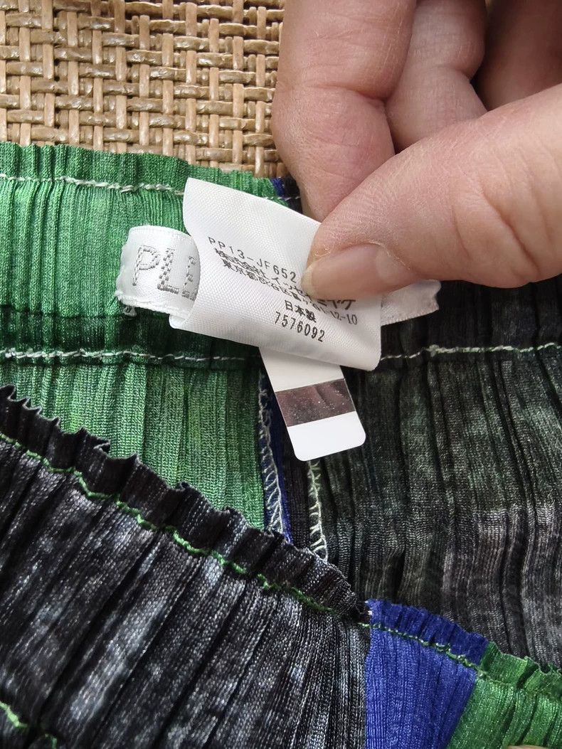 Issey Miyake Issey Miyake size:2 Green, blue, white and black color-blo Size 31" - 3 Thumbnail