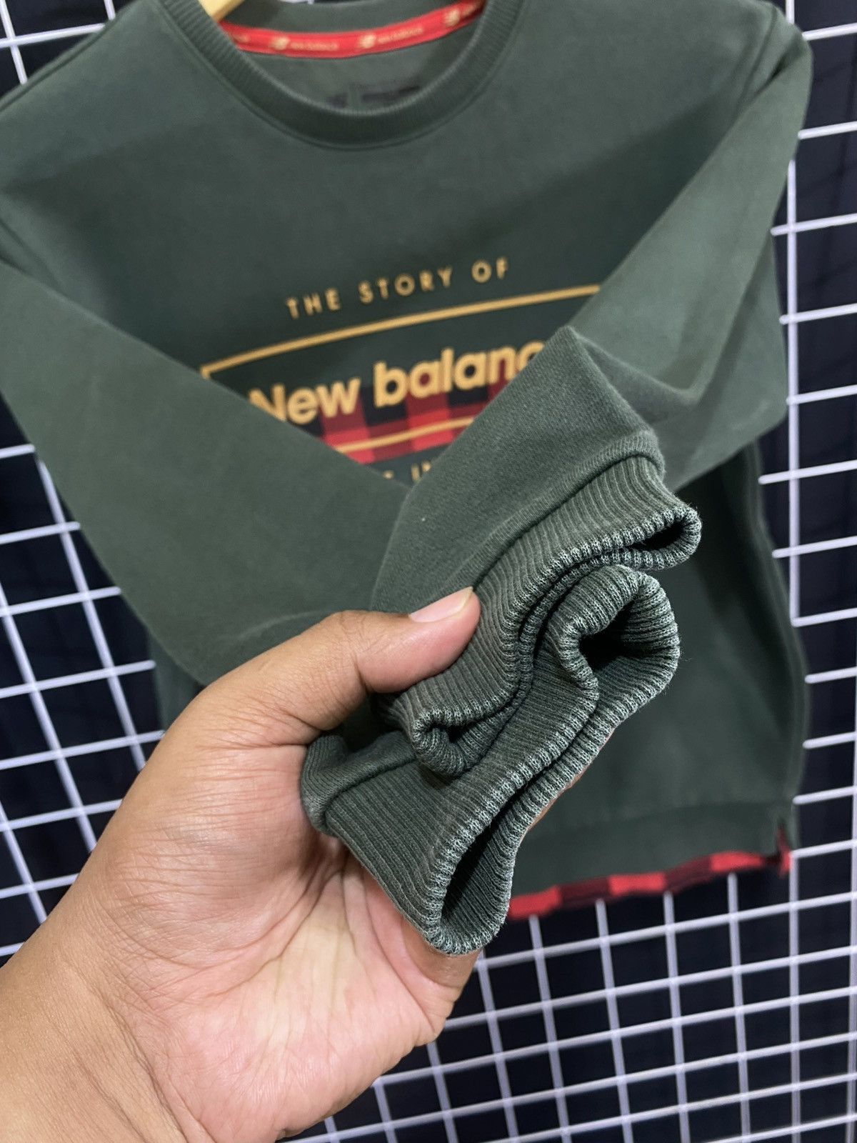 New Balance NEW BALANCE CREWNECK SWEATSHIRT OLIVE GREEN Size US S / EU 44-46 / 1 - 3 Thumbnail