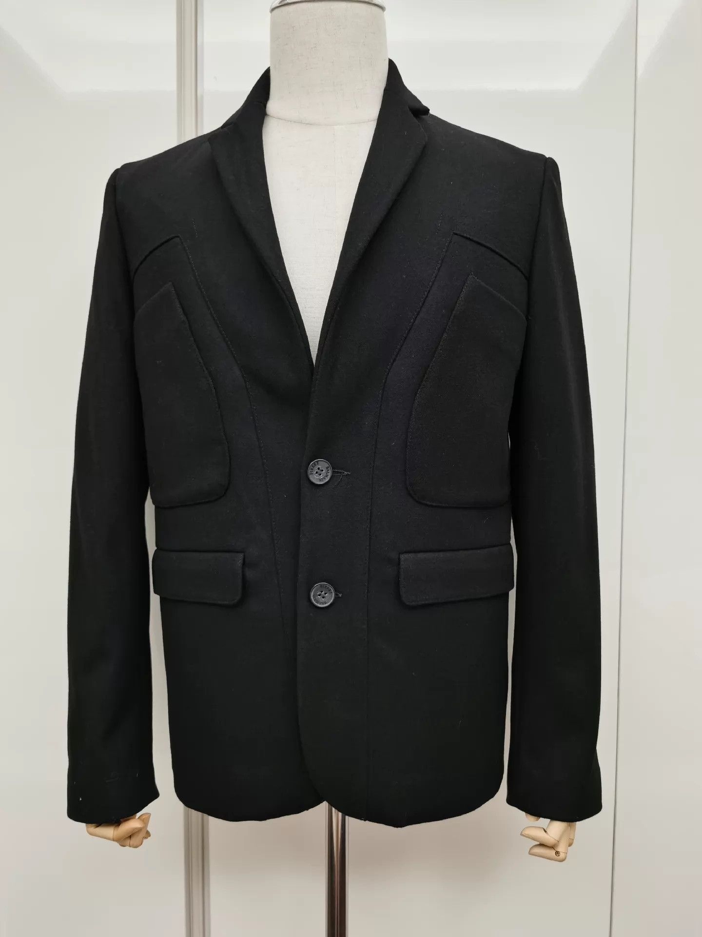 Pierre Balmain Pierre Balmain short wool-cashmere black jacket 50 Size US M / EU 48-50 / 2 - 1 Thumbnail