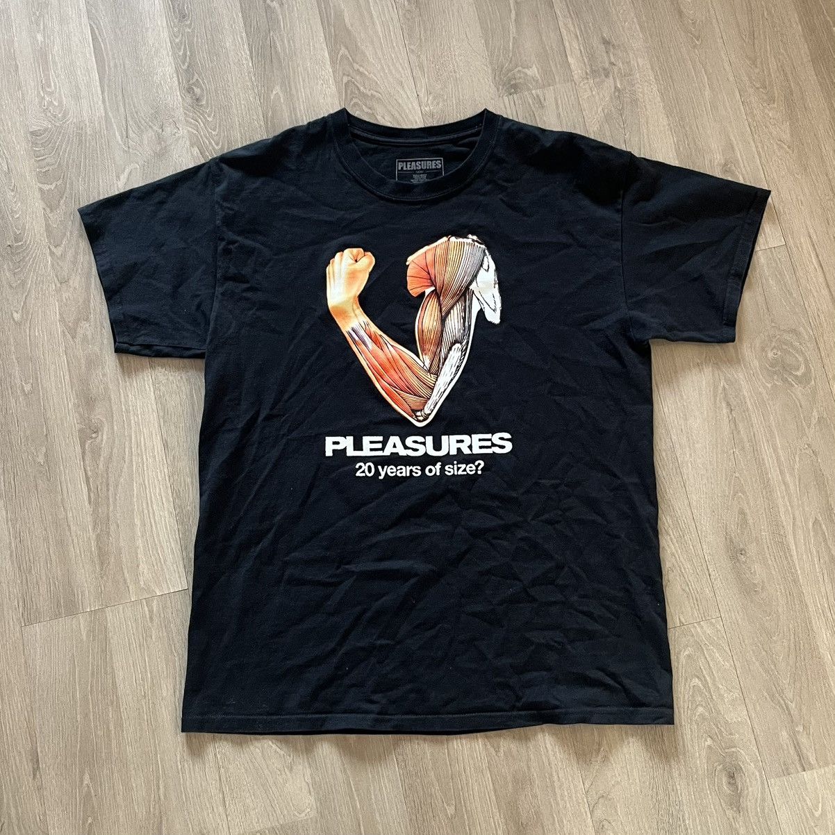 Pleasures × Rap Tees Pleasures Muscle 20 years of size black shirt Size US L / EU 52-54 / 3 - 1 Thumbnail