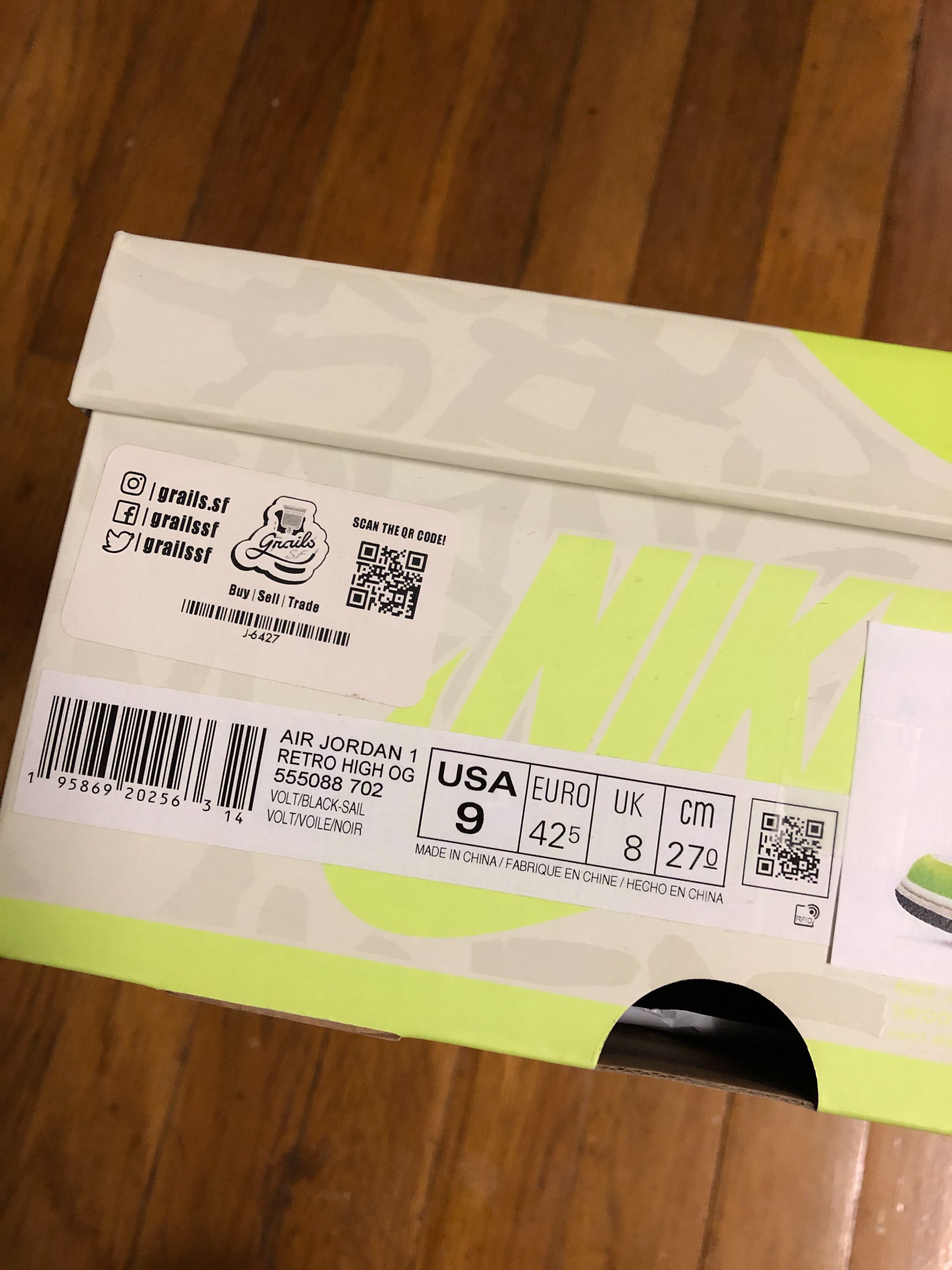 Nike *NEW* Nike Air Jordan 1 High OG Volt Visionaire sz 9 Size US 9 / EU 42 - 10 Thumbnail