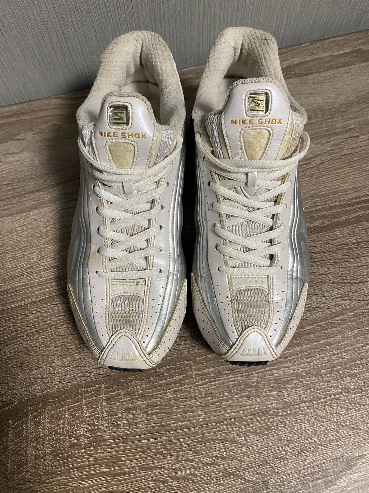 Nike 🇺🇸 Vintage 90s Nike Shox Gold Swosh Sneakers rare retro Size US 8 / EU 41 - 10 Thumbnail