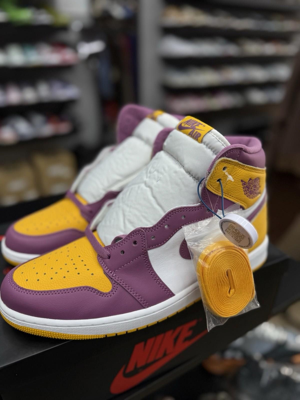 Jordan Brand Jordan 1 Retro High OG Brotherhood 2022 Size 13 BRAND NEW Size US 13 / EU 46 - 5 Thumbnail