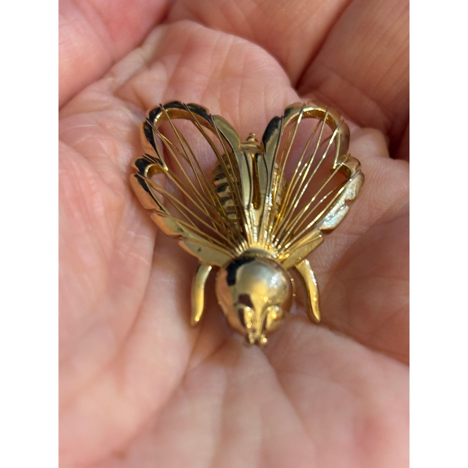 Other Vintage Gold Tone Fly Brooch Openwork Wings Figural Pin Size ONE SIZE - 1 Thumbnail