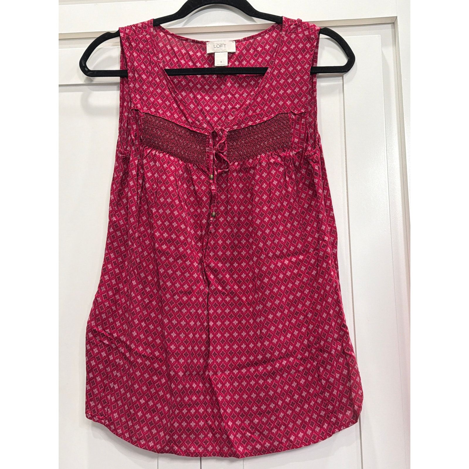 Loft Ann Taylor Loft raspberry print shirred bodice tank SM Size S / US 4 / IT 40 - 1 Thumbnail