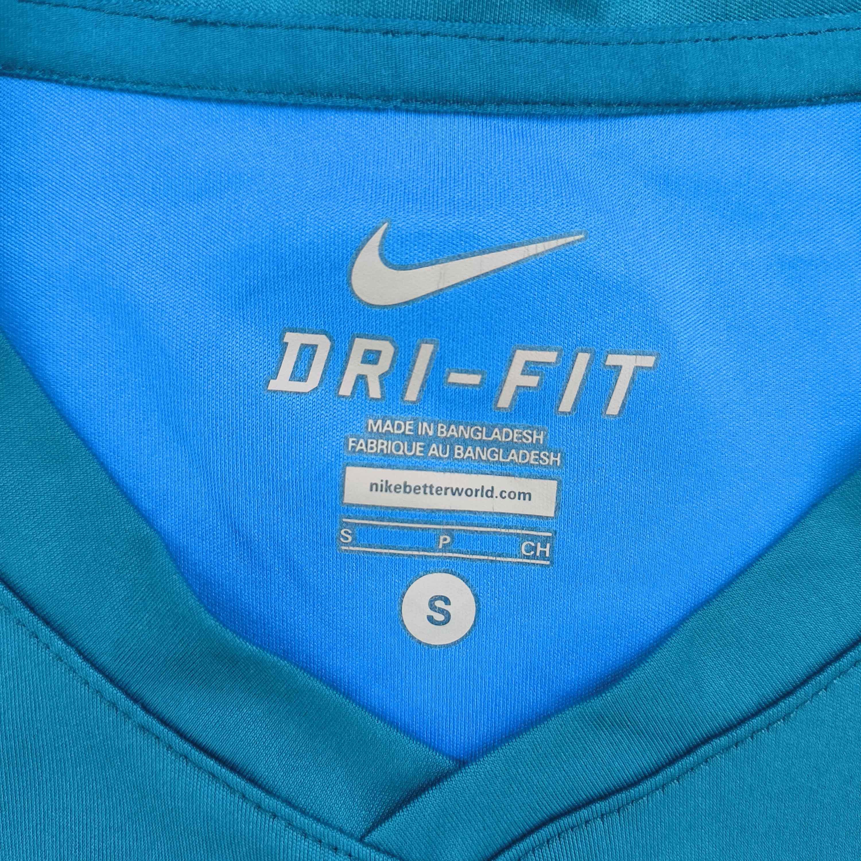 Nike FC Barcelona 2011-12 Nike training football jersey size S Size US S / EU 44-46 / 1 - 4 Thumbnail
