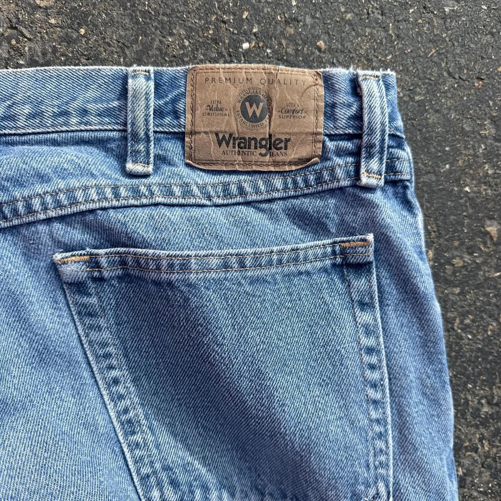 Wrangler Men’s Wrangler Light Blue Jeans – Size 36x32 Size US 36 / EU 52 - 3 Thumbnail