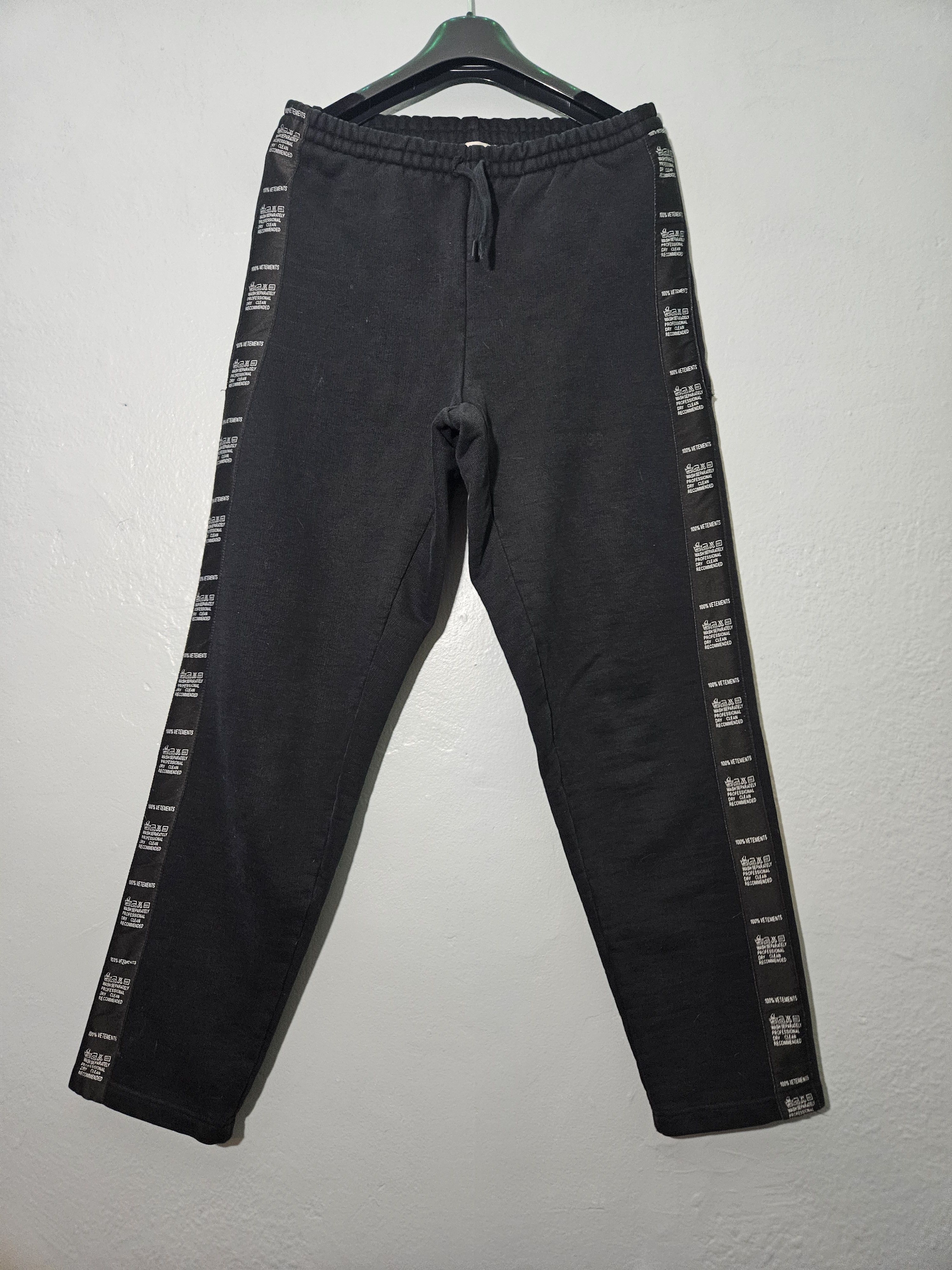 Washtag Logo Tape Black Sweatpants