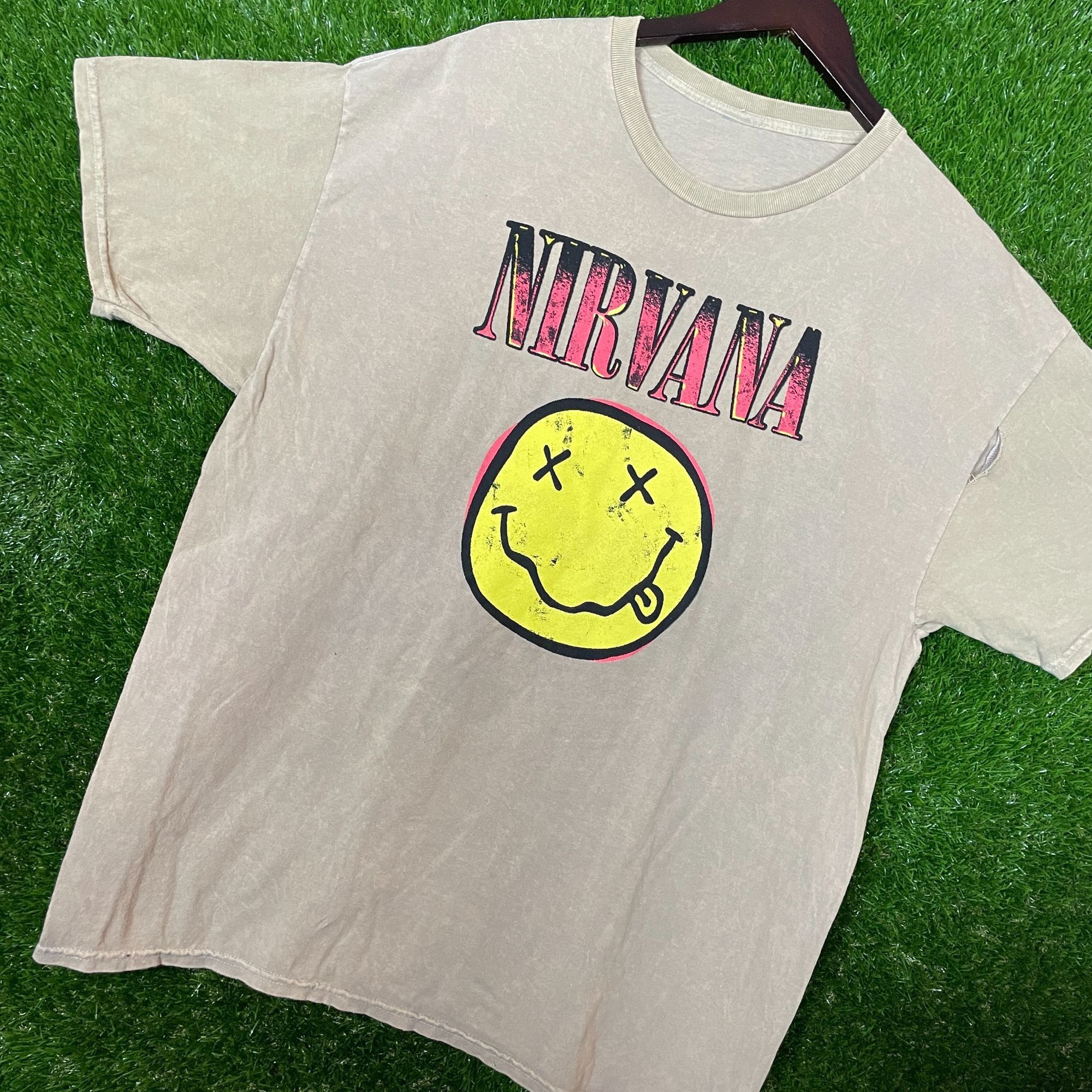 Nirvana Nirvana Vintage Style Rock T-shirt, Classic Smiley Logo size Size US L / EU 52-54 / 3 - 3 Thumbnail