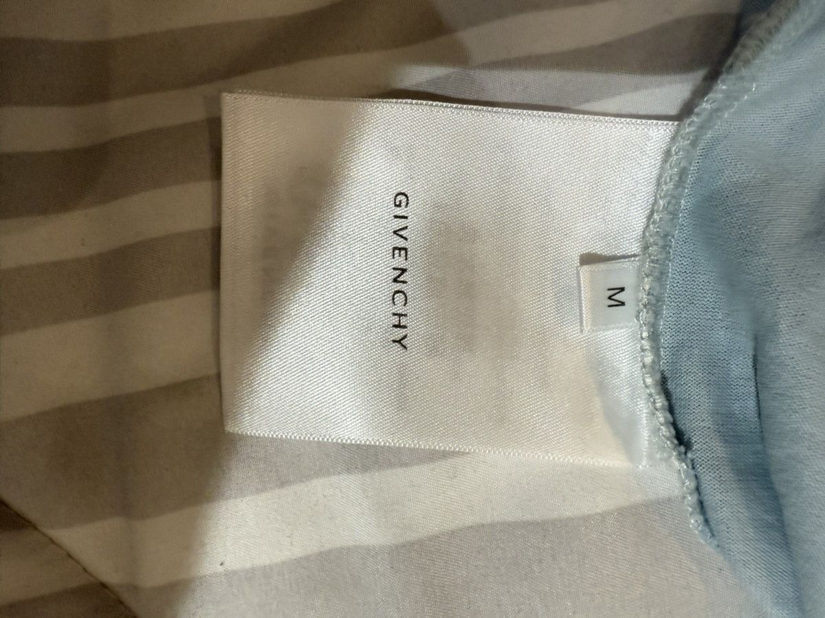 Givenchy Givenchy T-shirt Sz M Size US M / EU 48-50 / 2 - 4 Thumbnail
