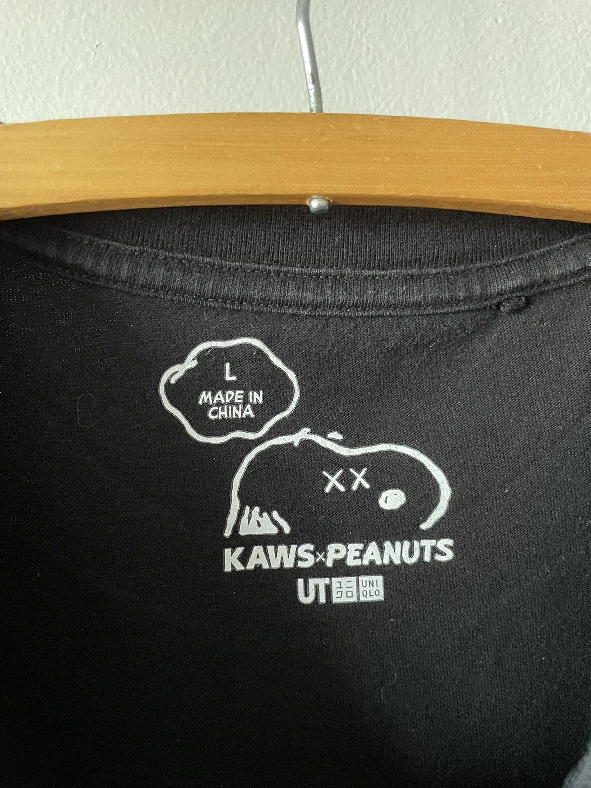 Kaws × Peanuts × Uniqlo Kaws Uniqlo Peanuts Snoopy tee Size US L / EU 52-54 / 3 - 3 Thumbnail