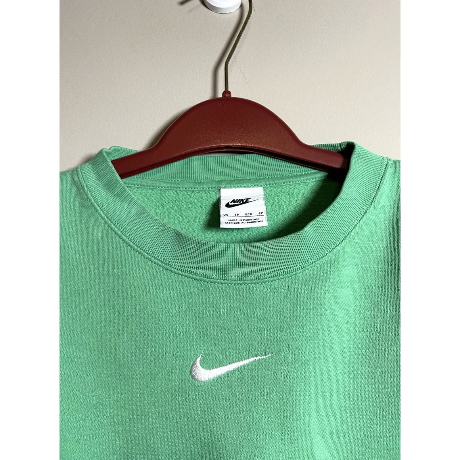 Nike Nike Shirt Womens XS Green Sweatshirt Women Pullover Lounge Wear Causal Everyday A650 Size XS / US 0-2 / IT 36-38 - 3 Thumbnail