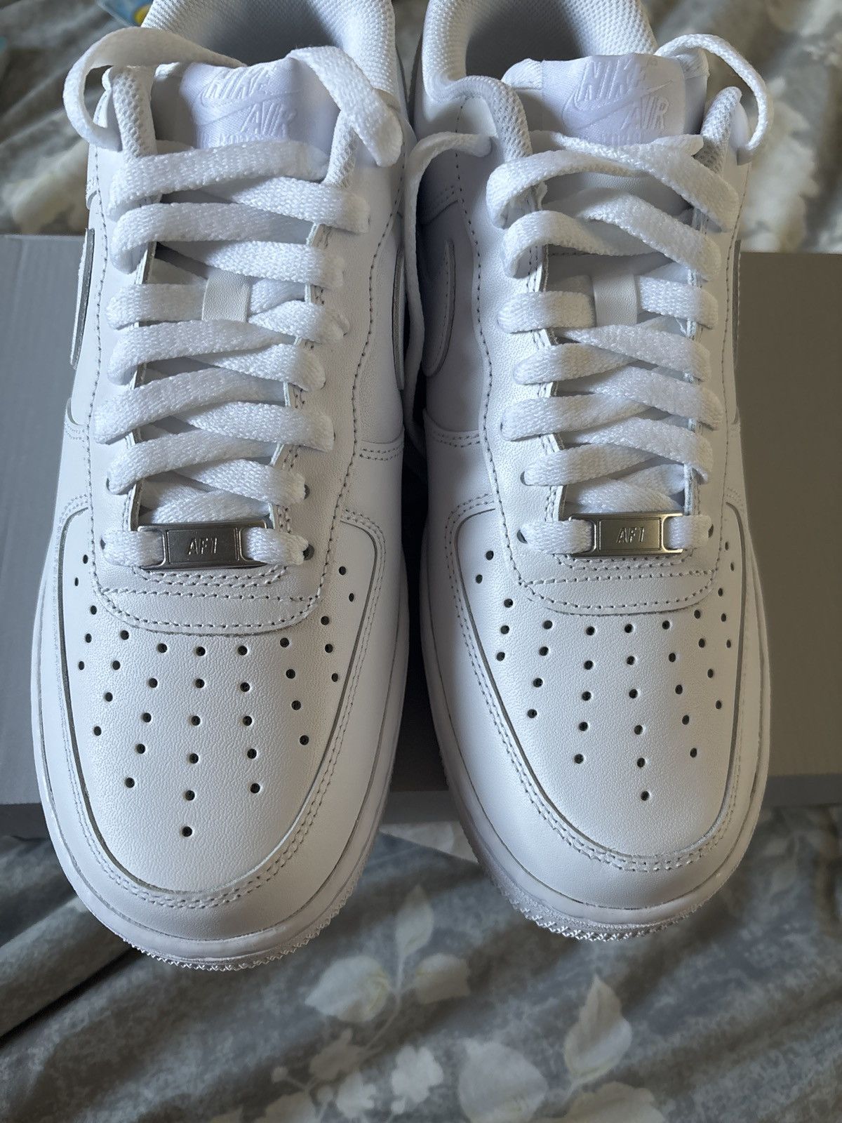 Nike Size 10 W air force 1. Size US 8.5 / EU 41-42 - 6 Thumbnail