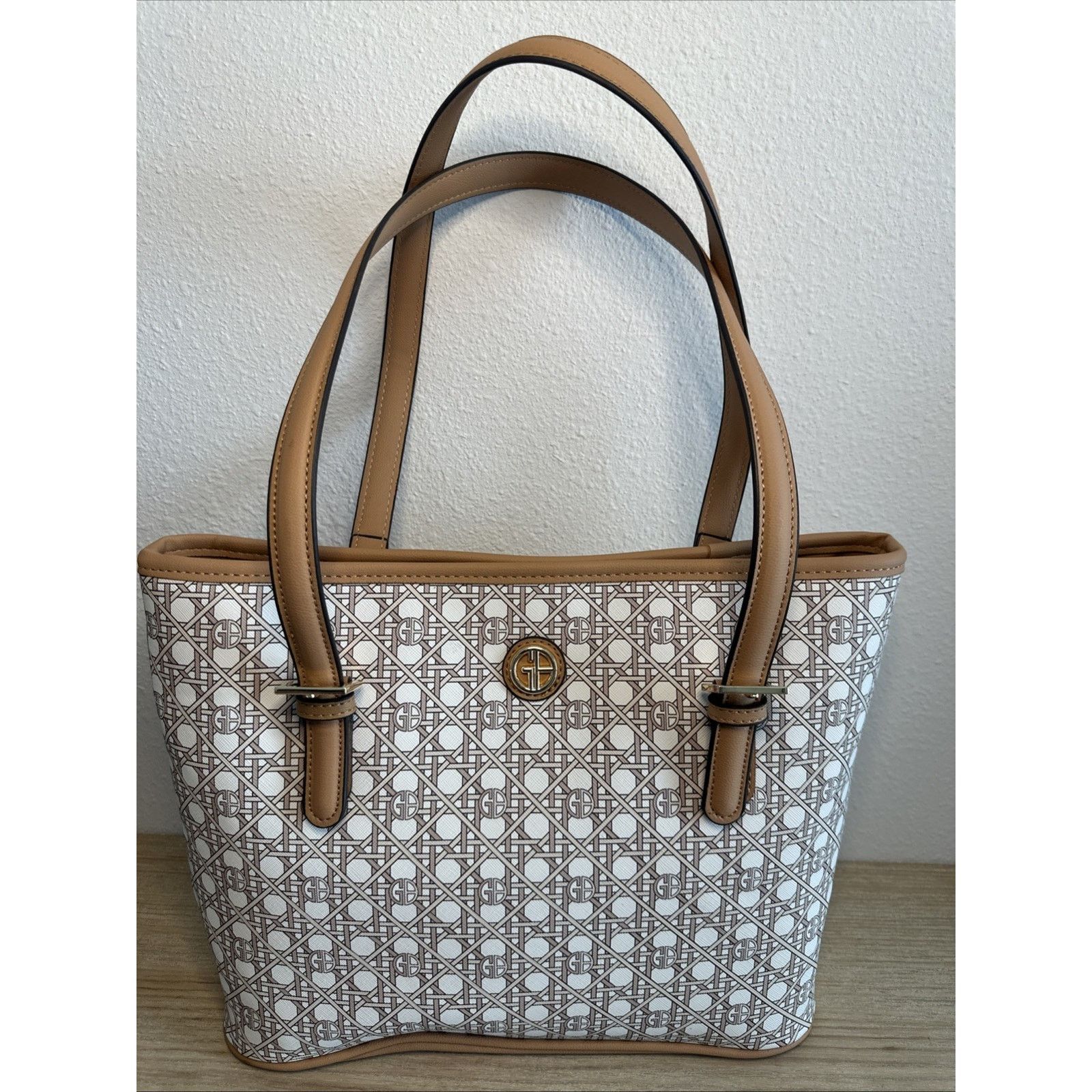 Giani Bernini GIANI BERNINI faux-leather Med Tote - Beige / White $99 NWT Size ONE SIZE - 2 Thumbnail