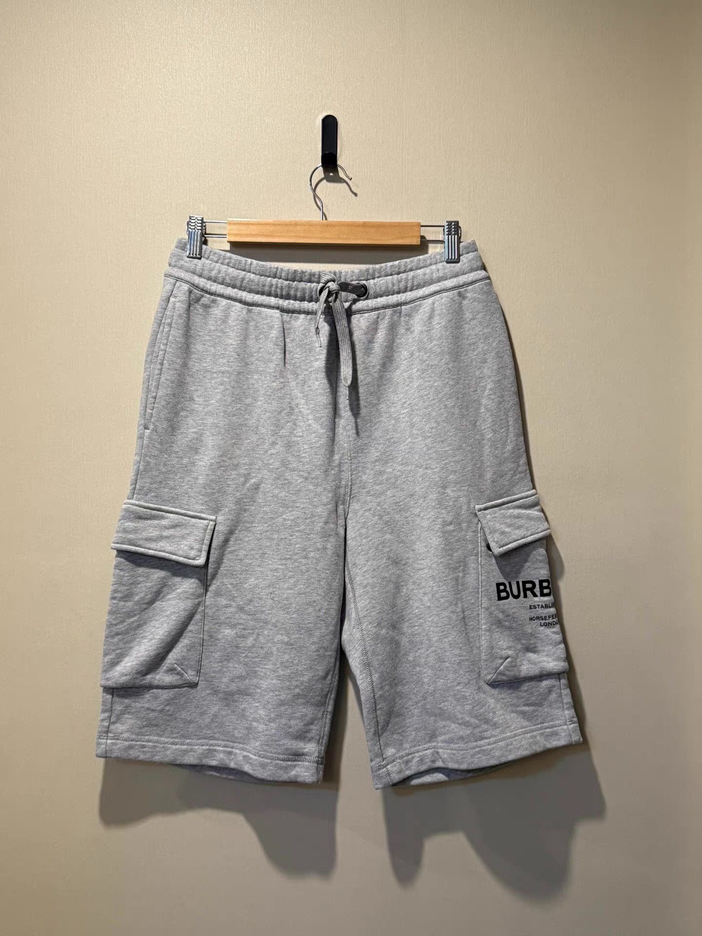 Burberry Burberry grey logo shorts Ｑ20 Size US 32 / EU 48 - 1 Thumbnail