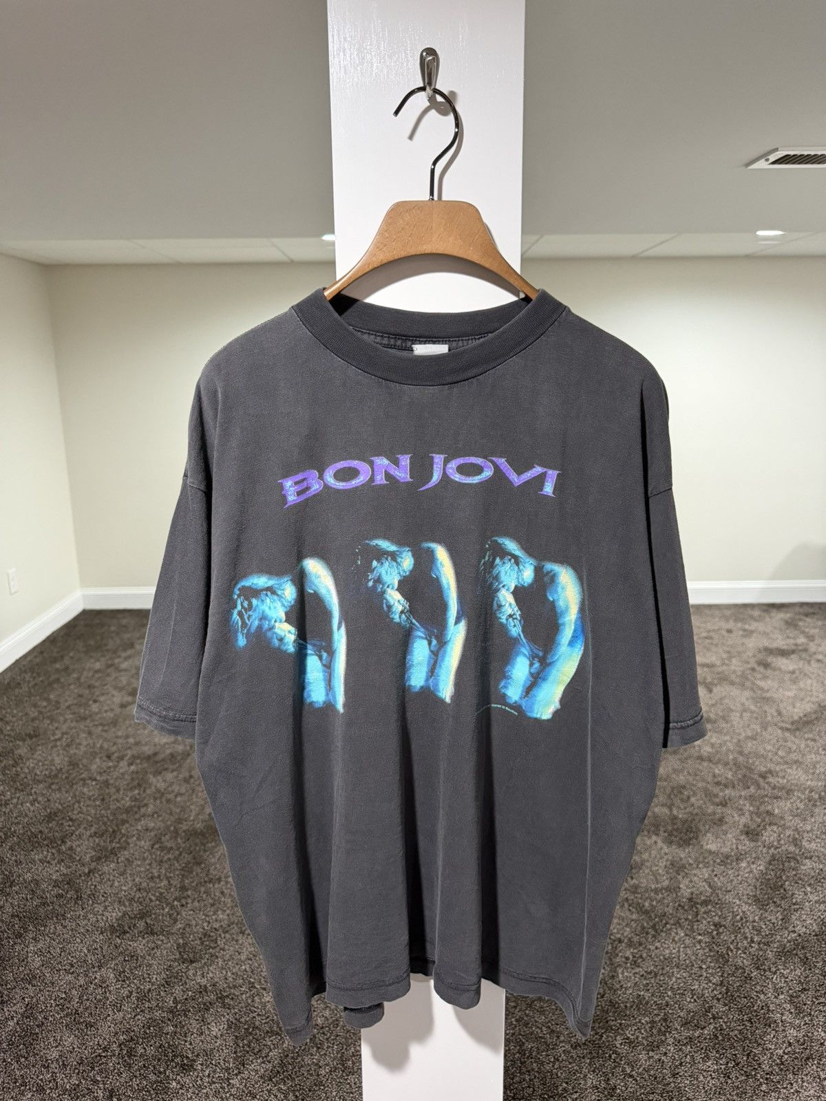 Vintage Vintage Bon Jovi 1995 World Tour Faded Band Tee Size US XL / EU 56 / 4 - 1 Thumbnail