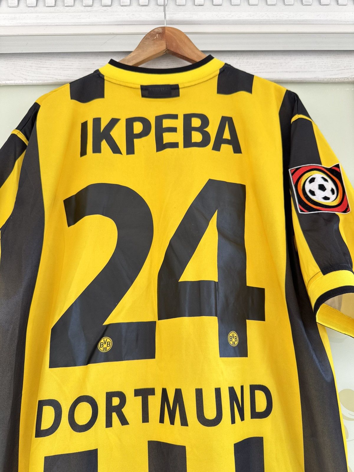 Vintage Ikpeba #24 Borussia Dortmund 2000-2001 Vintage Soccer Jersey Size US L / EU 52-54 / 3 - 8 Thumbnail