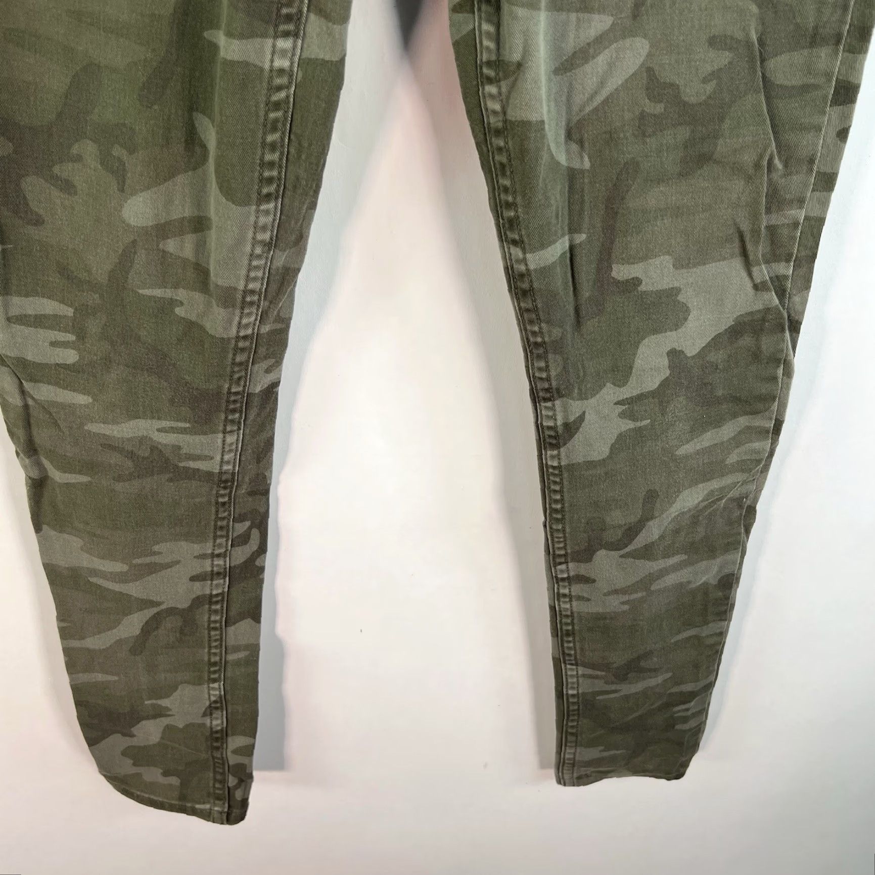 Levi's VINTAGE Levi's 535 Skinny Denim Jeans Womens Size 27 Green Camouflage Stretch 29Inch Inseam Size 27" / US 4 / IT 40 - 4 Thumbnail