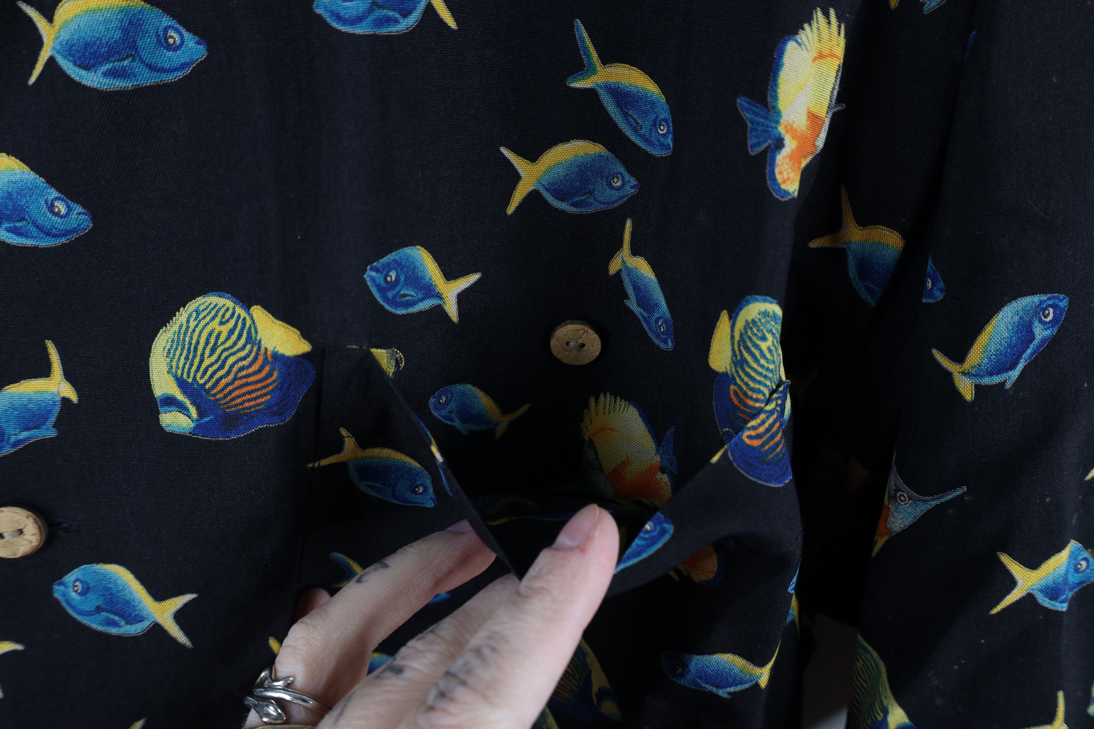 Vintage Vintage 90s Streetwear Over Print Looped Collar Button Shirt Size US XL / EU 56 / 4 - 7 Thumbnail