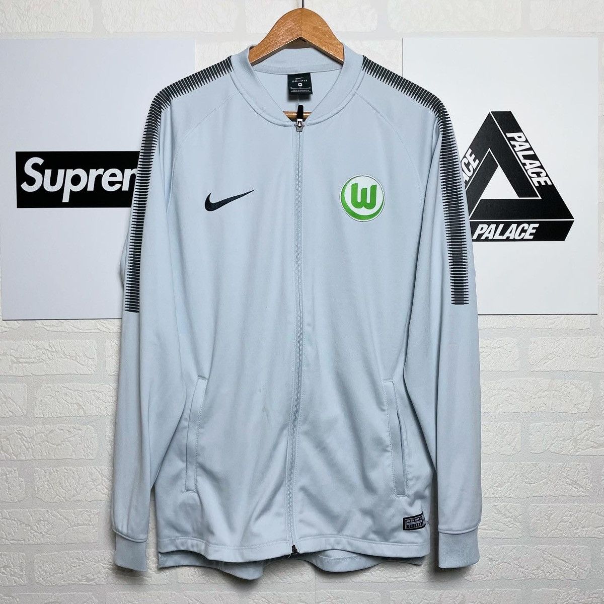 Nike Sweatshirt zip Wolfsburg Training jacket Nike jersey soccer Size US XL / EU 56 / 4 - 1 Thumbnail