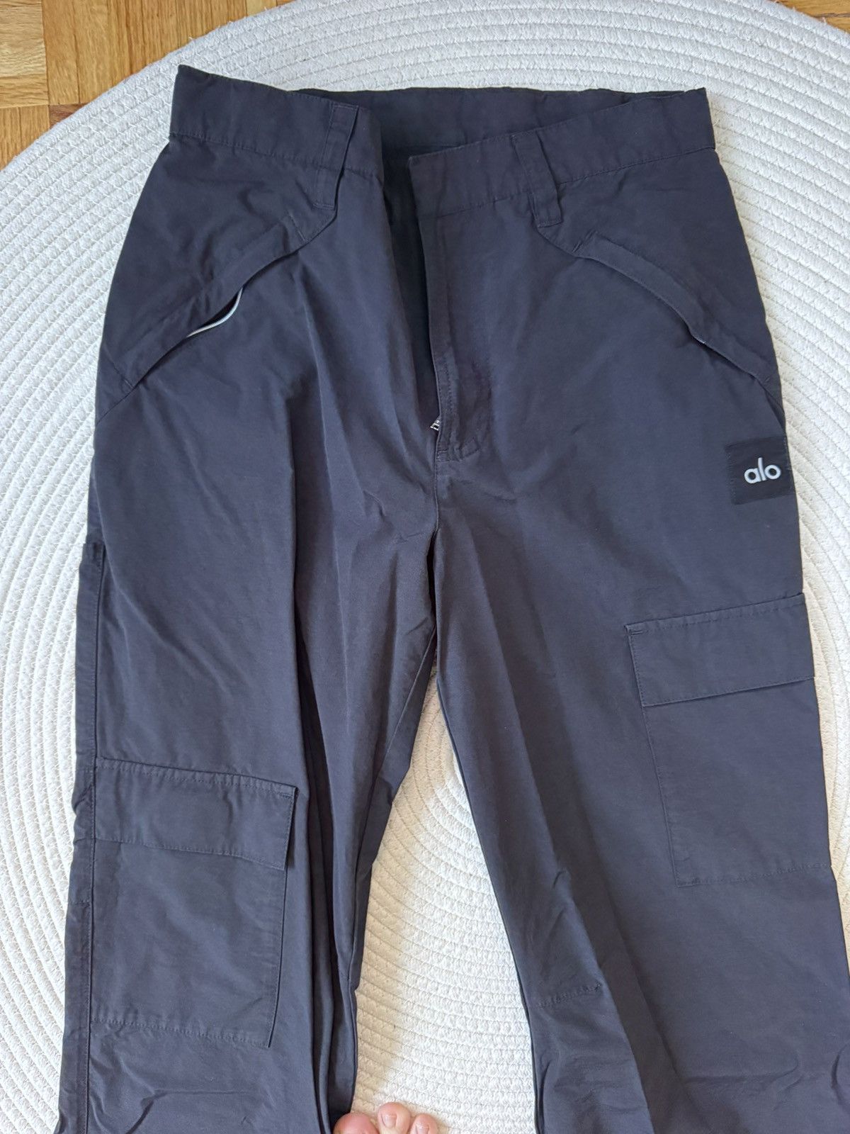 Alo Yoga Alo Cargo Pants mid rise size S Size 26" / US 2 / IT 38 - 1 Thumbnail