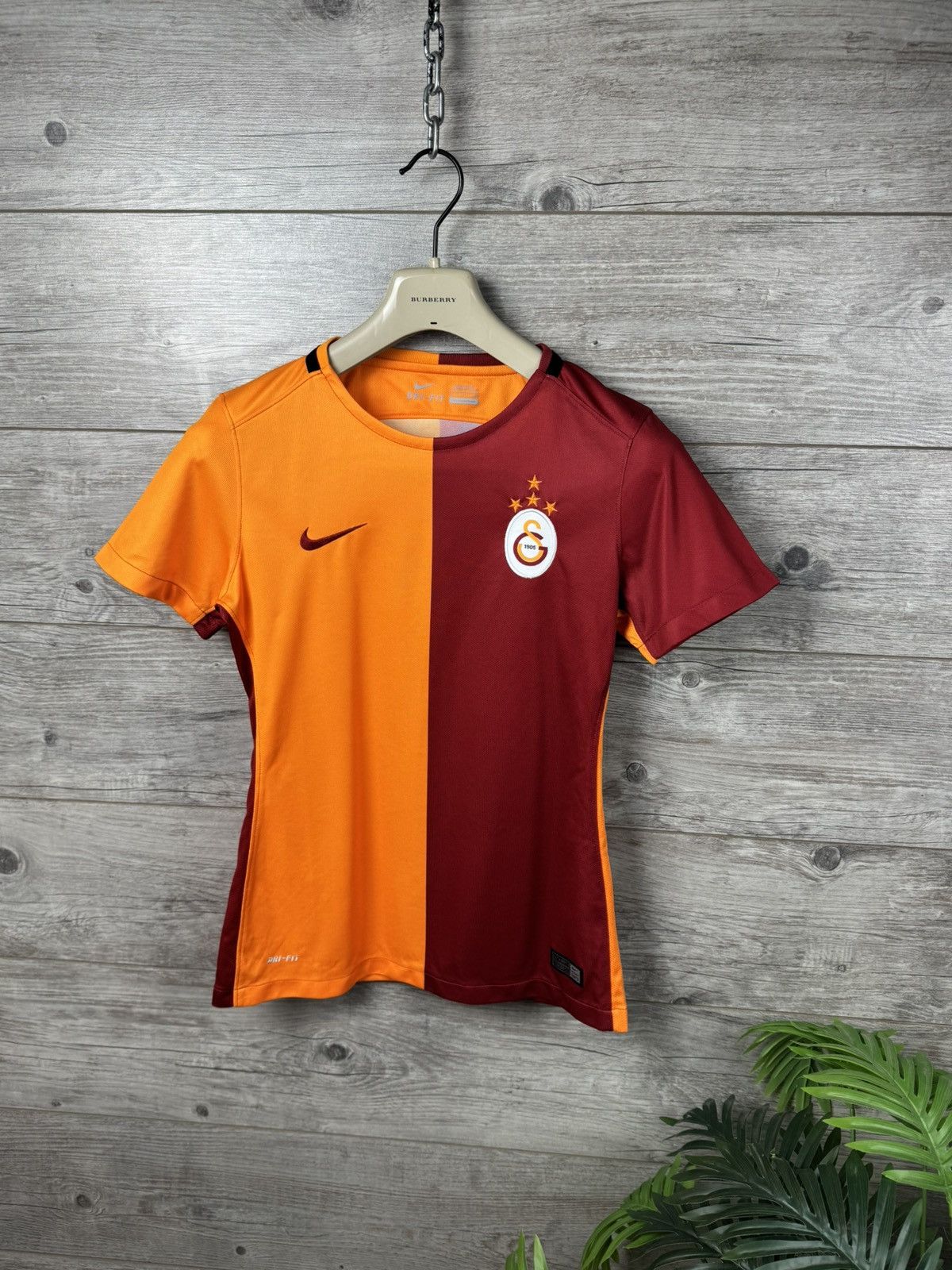Nike NIKE WOMEN'S GALATASARAY AS 2015/2016 FOOTBALL SHIRT JERSEY Size S / US 4 / IT 40 - 2 Thumbnail
